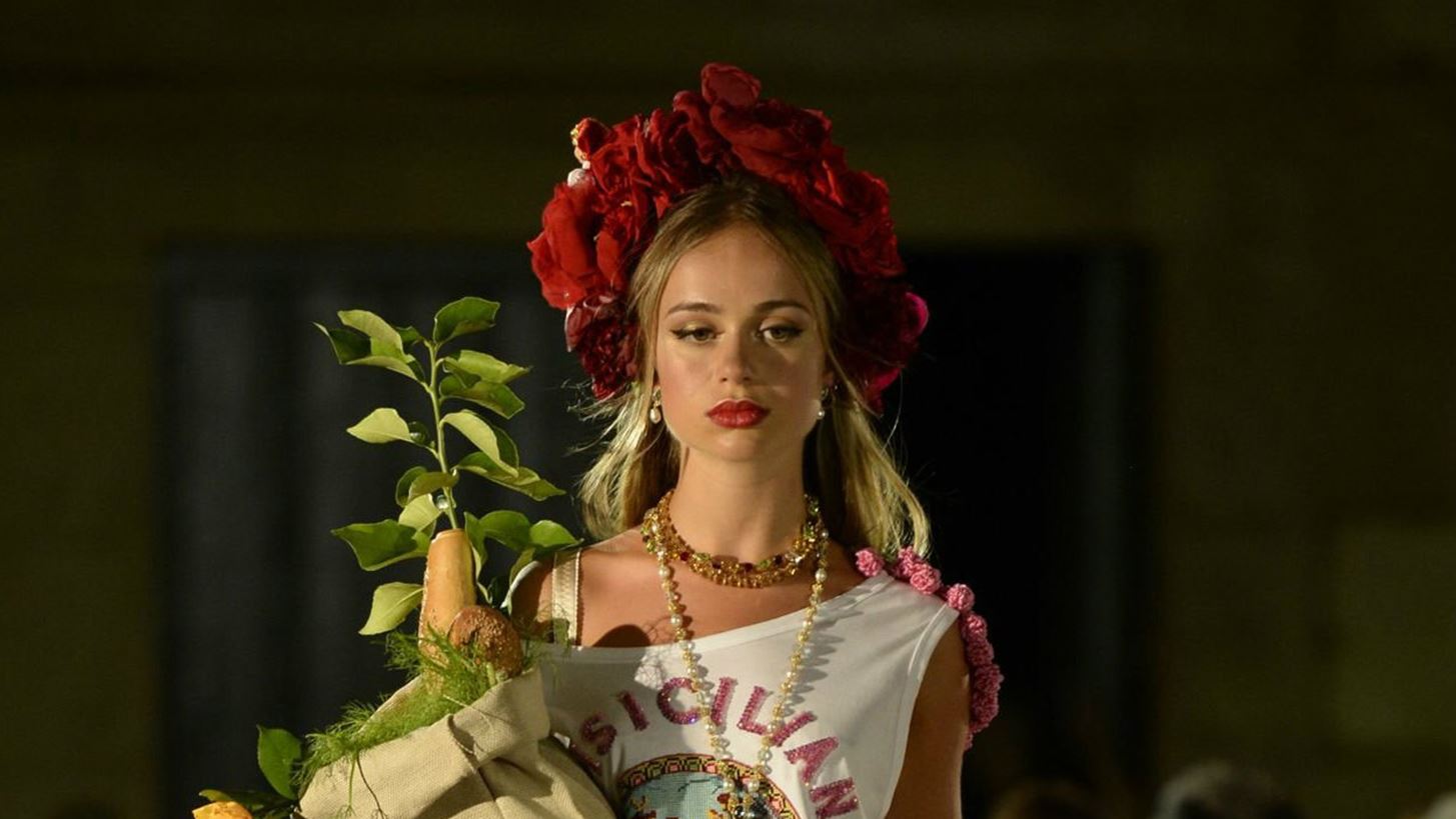 Dolce &amp; Gabbana Alta Moda &#x3A6;&#x3B8;&#x3B9;&#x3BD;&#x3CC;&#x3C0;&#x3C9;&#x3C1;&#x3BF; &#x27;17: &#x39F;&#x3B9; &#x3BA;&#x3B1;&#x3BB;&#x3CD;&#x3C4;&#x3B5;&#x3C1;&#x3B5;&#x3C2; &#x3C3;&#x3C4;&#x3B9;&#x3B3;&#x3BC;&#x3AD;&#x3C2; &#x3C4;&#x3BF;&#x3C5; show