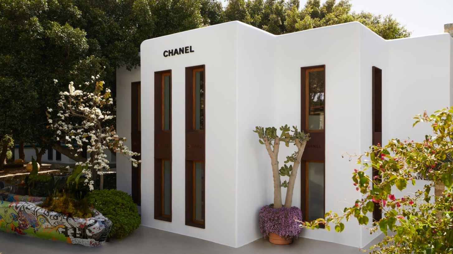 &#x39C;&#x3AF;&#x3B1; &#x3BE;&#x3B5;&#x3C7;&#x3C9;&#x3C1;&#x3B9;&#x3C3;&#x3C4;&#x3AE; shopping &#x3B5;&#x3BC;&#x3C0;&#x3B5;&#x3B9;&#x3C1;&#x3AF;&#x3B1; &#x3C3;&#x3C4;&#x3B7; boutique &#x3C4;&#x3BF;&#x3C5; &#x3BF;&#x3AF;&#x3BA;&#x3BF;&#x3C5; Chanel &#x3C3;&#x3C4;&#x3B7; &#x39C;&#x3CD;&#x3BA;&#x3BF;&#x3BD;&#x3BF;