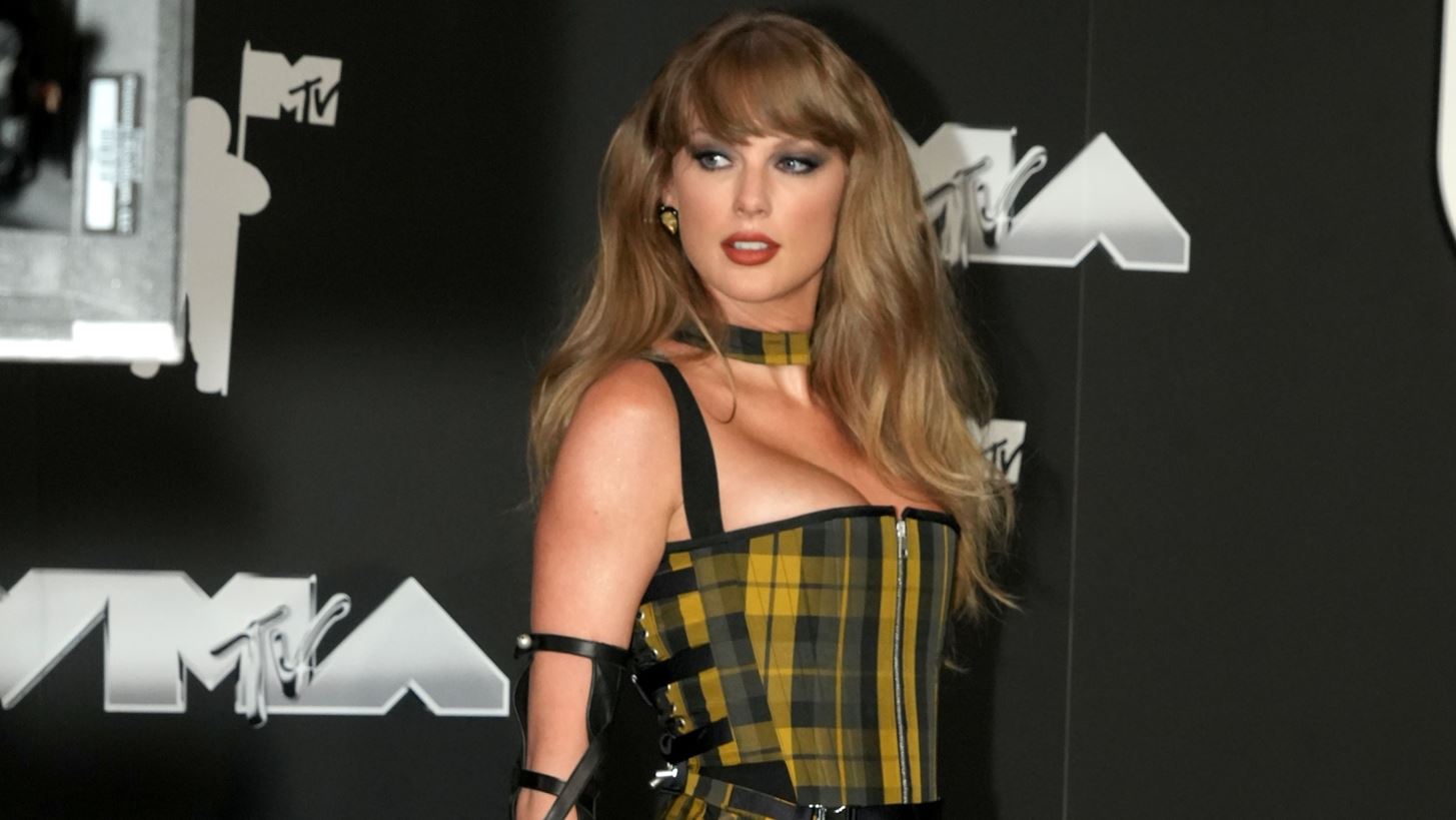 Taylor Swift | &#x3A4;&#x3BF; &#x3B1;&#x3B3;&#x3B1;&#x3C0;&#x3B7;&#x3BC;&#x3AD;&#x3BD;&#x3BF; &#x3C4;&#x3B7;&#x3C2; &#x3AC;&#x3C1;&#x3C9;&#x3BC;&#x3B1; &#x3AD;&#x3C7;&#x3B5;&#x3B9; &#x3B5;&#x3C3;&#x3AC;&#x3BD;&#x3C2; &#x3B1;&#x3C0;&#x3CC; &#x3C0;&#x3BF;&#x3BB;&#x3C5;&#x3C4;&#x3B5;&#x3BB;&#x3AD;&#x3C2; &#x3C3;&#x3B1;&#x3BD;&#x3B4;&#x3B1;&#x3BB;&#x3CC;&#x3BE;&#x3C5;&#x3BB;&#x3BF;, ylang ylang, &#x3BA;&#x3B1;&#x3BD;&#x3AD;&#x3BB;&#x3B1; &#x3BA;&#x3B1;&#x3B9; &#x3BE;&#x3CD;&#x3BB;&#x3BF;