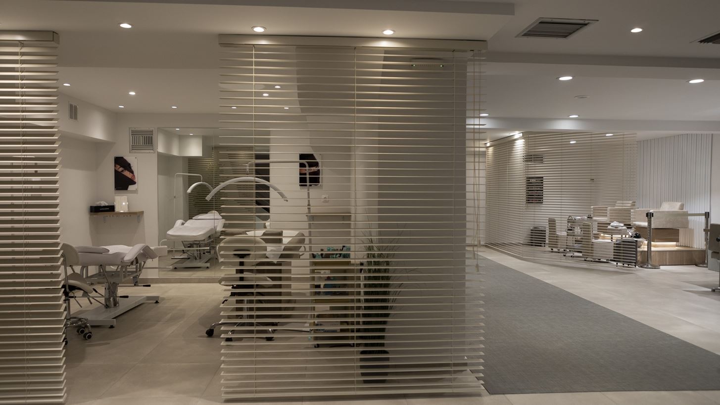 &#x388;&#x3BD;&#x3B1; &#x3BF;&#x3BB;&#x3BF;&#x3BA;&#x3B1;&#x3AF;&#x3BD;&#x3BF;&#x3C5;&#x3C1;&#x3B9;&#x3BF;, &#x3C0;&#x3BF;&#x3BB;&#x3C5;&#x3C4;&#x3B5;&#x3BB;&#x3AD;&#x3C2; hair salon &#x3BC;&#x3B5; &#x3AC;&#x3C1;&#x3C9;&#x3BC;&#x3B1; &#x399;&#x3C3;&#x3C0;&#x3B1;&#x3BD;&#x3AF;&#x3B1;&#x3C2;