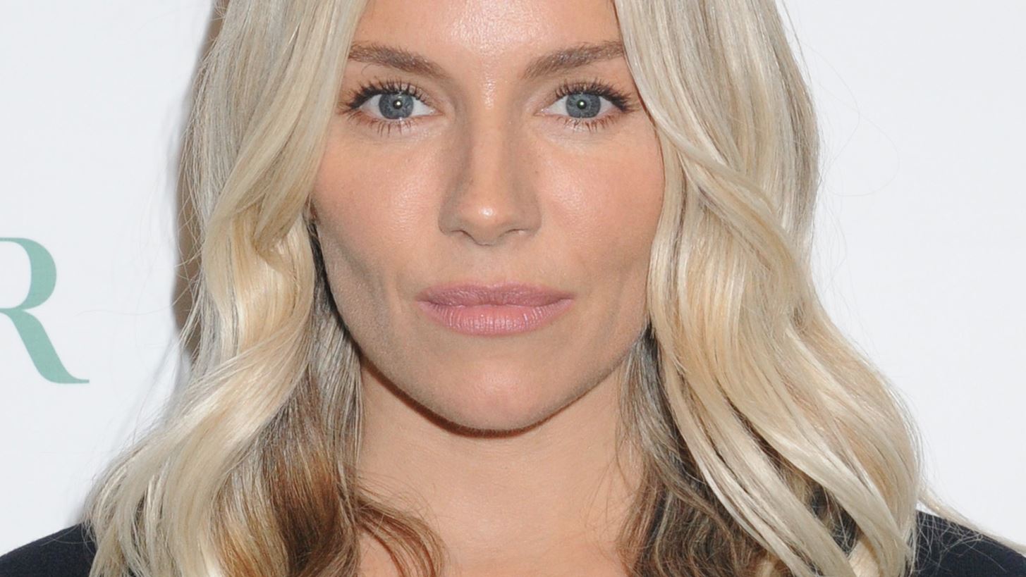 &#x3A4;&#x3BF; &#x3C0;&#x3B9;&#x3BF; stylish outfit &#x3C4;&#x3BF;&#x3C5; &#x3C6;&#x3B8;&#x3B9;&#x3BD;&#x3BF;&#x3C0;&#x3CE;&#x3C1;&#x3BF;&#x3C5; &#x3B1;&#x3BD;&#x3AE;&#x3BA;&#x3B5;&#x3B9; &#x3C3;&#x3C4;&#x3B7; Sienna Miller