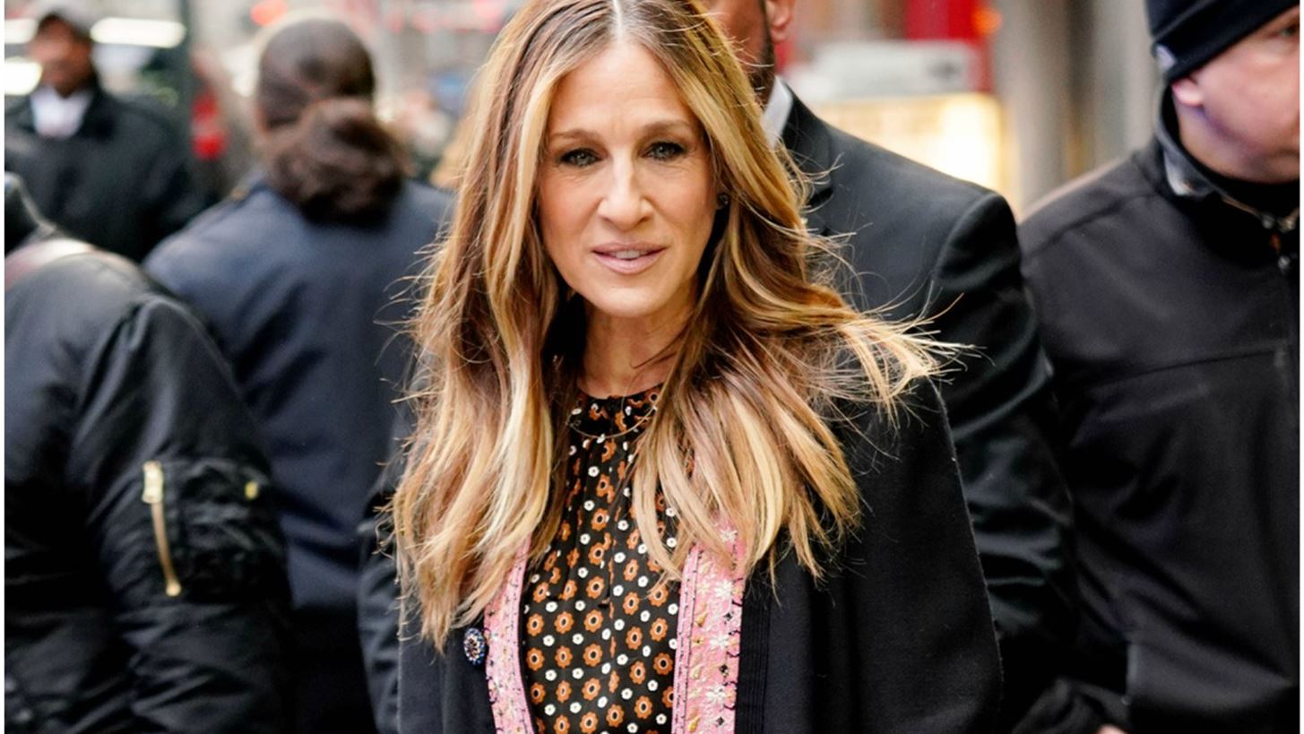 &#x397; &#x3C0;&#x3BF;&#x3BB;&#x3CD; &#x3C0;&#x3B9;&#x3BF; stylish &#x3B1;&#x3C0;&#x3AC;&#x3BD;&#x3C4;&#x3B7;&#x3C3;&#x3B7; &#x3C4;&#x3B7;&#x3C2; Sarah Jessica Parker &#x3C3;&#x3C4;&#x3BF; &#x3BA;&#x3BB;&#x3B1;&#x3C3;&#x3C3;&#x3B9;&#x3BA;&#x3CC; &#x3BC;&#x3B1;&#x3CD;&#x3C1;&#x3BF; &#x3BA;&#x3B1;&#x3BB;&#x3C3;&#x3CC;&#x3BD;