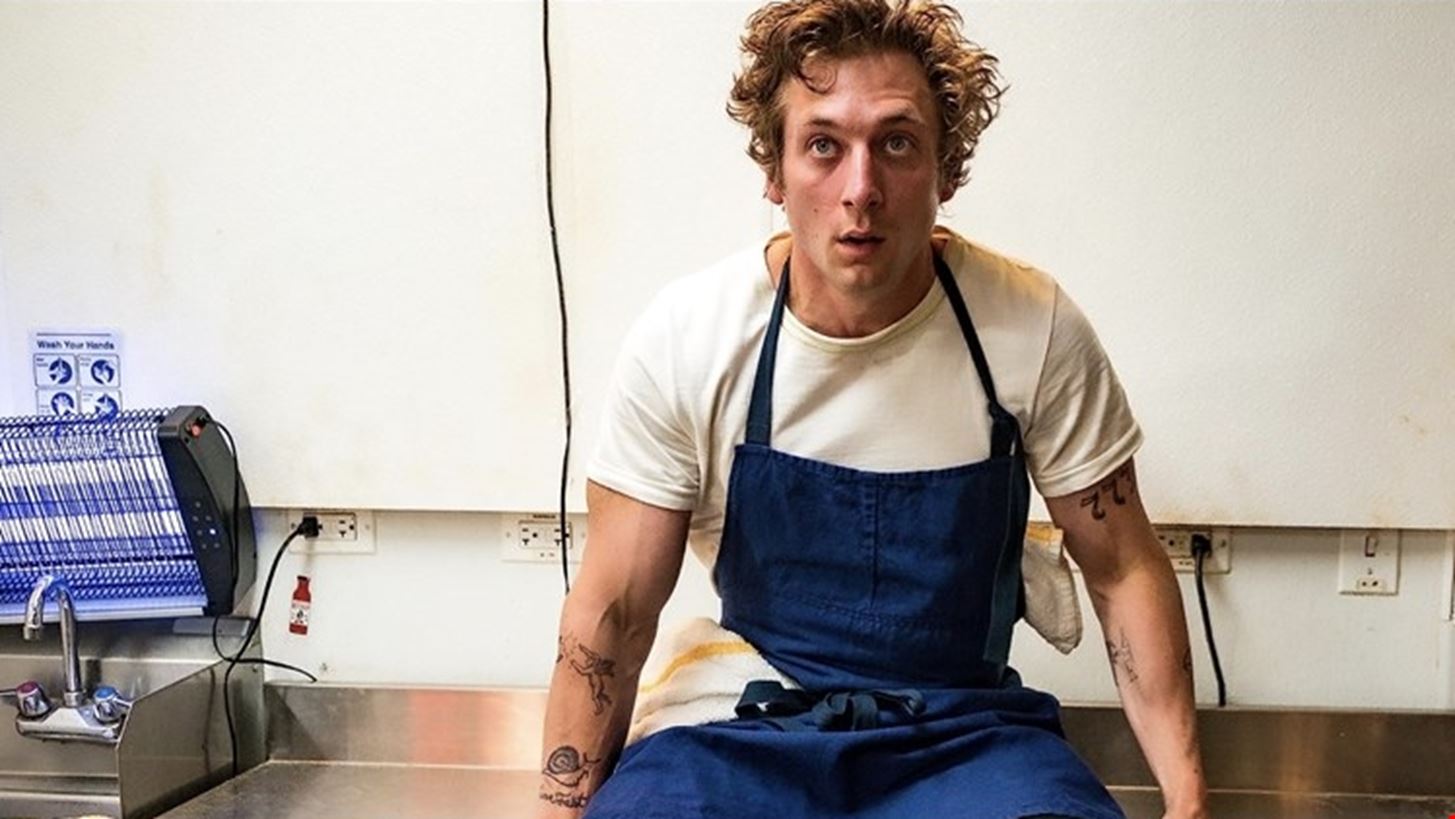 Jeremy Allen White | &#x3A0;&#x3BF;&#x3B9;&#x3BF;&#x3C2; &#x3B5;&#x3AF;&#x3BD;&#x3B1;&#x3B9; &#x3C4;&#x3BF; &#x3BD;&#x3AD;&#x3BF; sex symbol &#x3C4;&#x3BF;&#x3C5; &#x3A7;&#x3CC;&#x3BB;&#x3B9;&#x3B3;&#x3BF;&#x3C5;&#x3BD;&#x3C4; &#x3C0;&#x3BF;&#x3C5; &#x3C3;&#x3B1;&#x3C1;&#x3CE;&#x3BD;&#x3B5;&#x3B9; &#x3C4;&#x3B1; &#x3B2;&#x3C1;&#x3B1;&#x3B2;&#x3B5;&#x3AF;&#x3B1;;