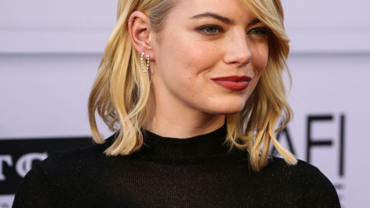 H Emma Stone &#x3B5;&#x3AF;&#x3BD;&#x3B1;&#x3B9; &#x3B7; &#x3C0;&#x3C1;&#x3CE;&#x3C4;&#x3B7; &#x3C0;&#x3BF;&#x3C5; &#x3B4;&#x3BF;&#x3BA;&#x3B9;&#x3BC;&#x3AC;&#x3B6;&#x3B5;&#x3B9; &#x3C4;&#x3B7; &#x3BD;&#x3AD;&#x3B1; high street &#x3C3;&#x3C5;&#x3BB;&#x3BB;&#x3BF;&#x3B3;&#x3AE; Erdem x HM