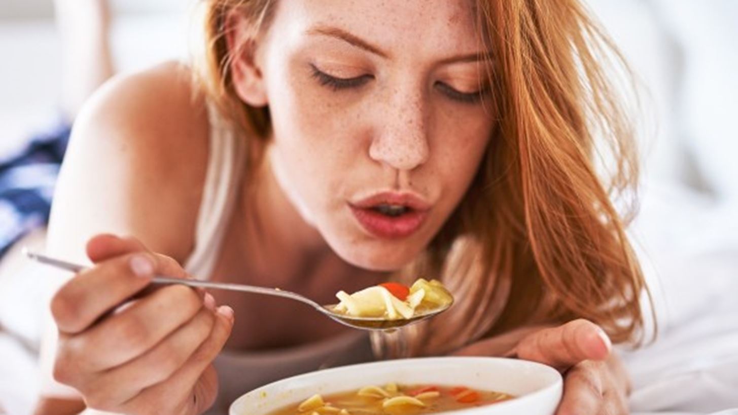 14 τροφές που καταπολεμούν το κρύωμα και τη γρίπη