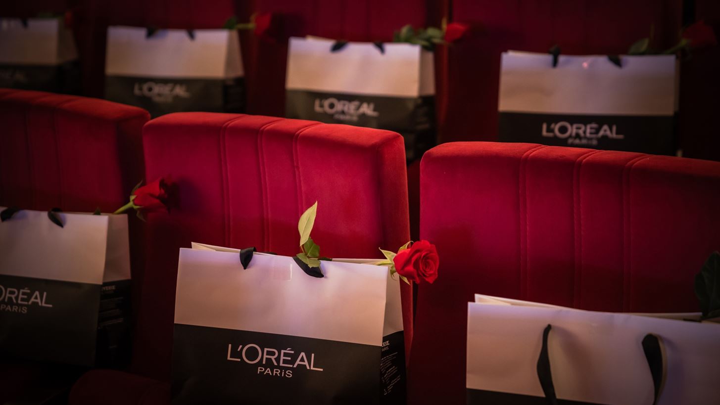 &quot;I&#x2019;m Worth It&quot; | &#x397; L&#x2019;Or&#xE9;al Paris &#x3B3;&#x3B9;&#x3CC;&#x3C1;&#x3C4;&#x3B1;&#x3C3;&#x3B5; &#x3C4;&#x3B7;&#x3BD; &#x397;&#x3BC;&#x3AD;&#x3C1;&#x3B1; &#x3C4;&#x3B7;&#x3C2; &#x393;&#x3C5;&#x3BD;&#x3B1;&#x3AF;&#x3BA;&#x3B1;&#x3C2; &#x3BC;&#x3B5; &#x3AD;&#x3BD;&#x3B1; &#x3B9;&#x3C3;&#x3C7;&#x3C5;&#x3C1;&#x3CC; &#x3BC;&#x3AE;&#x3BD;&#x3C5;&#x3BC;&#x3B1; &#x3B5;&#x3BD;&#x3B4;&#x3C5;&#x3BD;&#x3AC;&#x3BC;&#x3C9;&#x3C3;&#x3B7;&#x3C2;