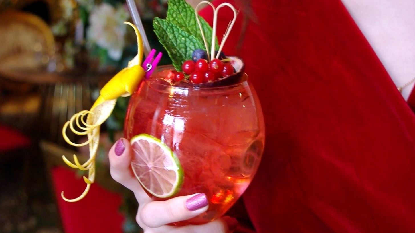 &#x39C;&#x3BF;&#x3C5;&#x3C3;&#x3B9;&#x3BA;&#x3AE; &#x3C3;&#x3C4;&#x3BF; &#x3C0;&#x3AC;&#x3C1;&#x3BA;&#x3BF;, &#x3B8;&#x3B5;&#x3C1;&#x3B9;&#x3BD;&#x3AC; &#x3C3;&#x3B9;&#x3BD;&#x3B5;&#x3BC;&#x3AC; &#x3BA;&#x3B1;&#x3B9; &#x3B4;&#x3C1;&#x3BF;&#x3C3;&#x3B9;&#x3C3;&#x3C4;&#x3B9;&#x3BA;&#x3AC; cocktails &#x3B5;&#x3AF;&#x3BD;&#x3B1;&#x3B9; &#x3CC;&#x3BB;&#x3B1; &#x3CC;&#x3C3;&#x3B1; &#x3B8;&#x3B1; &#x3BA;&#x3AC;&#x3BD;&#x3BF;&#x3C5;&#x3BC;&#x3B5; &#x3C4;&#x3BF; &#x3A3;&#x3B1;&#x3B2;&#x3B2;&#x3B1;&#x3C4;&#x3BF;&#x3BA;&#x3CD;&#x3C1;&#x3B9;&#x3B1;&#x3BA;&#x3BF; &#x3C3;&#x3C4;&#x3B7;&#x3BD; &#x3C0;&#x3CC;&#x3BB;&#x3B7;