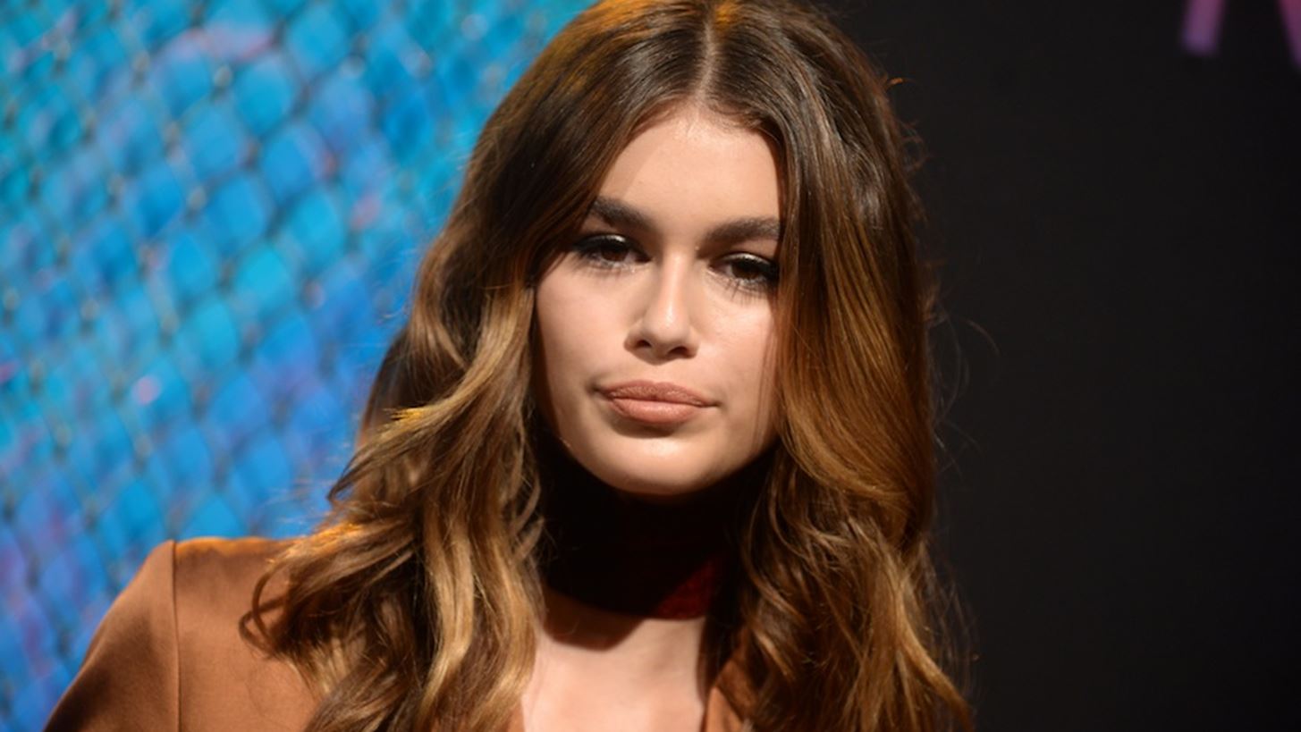 &#x3A0;&#x3BF;&#x3B9;&#x3B1; &#x3B5;&#x3AF;&#x3BD;&#x3B1;&#x3B9; &#x3B7; &#x3BA;&#x3B1;&#x3BB;&#x3CD;&#x3C4;&#x3B5;&#x3C1;&#x3B7; &#x3C3;&#x3C5;&#x3BC;&#x3B2;&#x3BF;&#x3C5;&#x3BB;&#x3AE; &#x3C0;&#x3BF;&#x3C5; &#x3AD;&#x3B4;&#x3C9;&#x3C3;&#x3B5; &#x3B7; Cindy Crawford &#x3C3;&#x3C4;&#x3B7;&#x3BD; &#x3BA;&#x3CC;&#x3C1;&#x3B7; &#x3C4;&#x3B7;&#x3C2;;