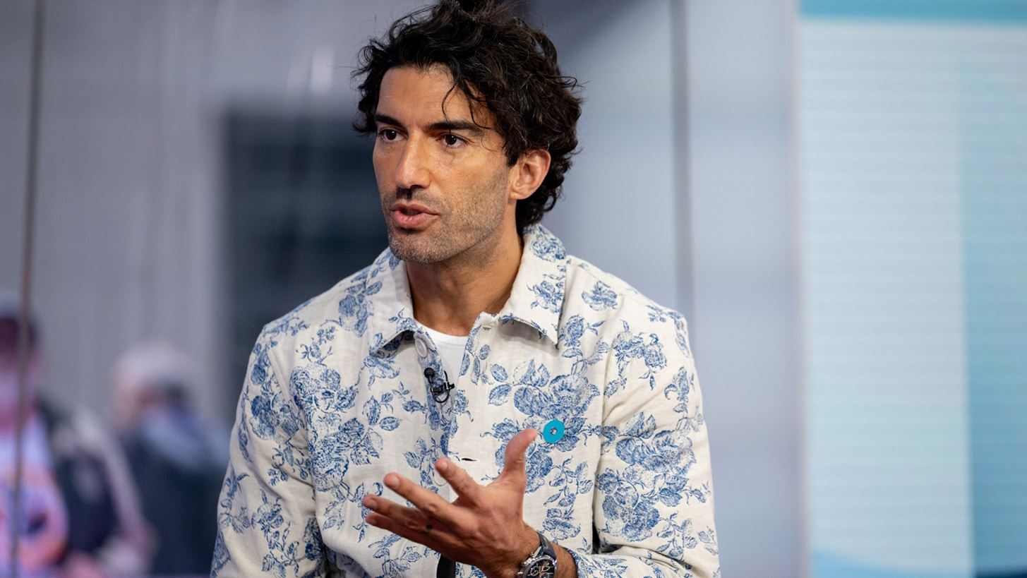 Justin Baldoni | A&#x3C0;&#x3BF;&#x3C1;&#x3C1;&#x3AF;&#x3C6;&#x3B8;&#x3B7;&#x3BA;&#x3B5; &#x3B7; &#x3B1;&#x3B3;&#x3C9;&#x3B3;&#x3AE; &#x3C4;&#x3C9;&#x3BD; 400 &#x3B5;&#x3BA;&#x3B1;&#x3C4;&#x3BF;&#x3BC;&#x3BC;&#x3C5;&#x3C1;&#x3AF;&#x3C9;&#x3BD; &#x3BA;&#x3B1;&#x3C4;&#x3AC; &#x3C4;&#x3B7;&#x3C2; Blake Lively