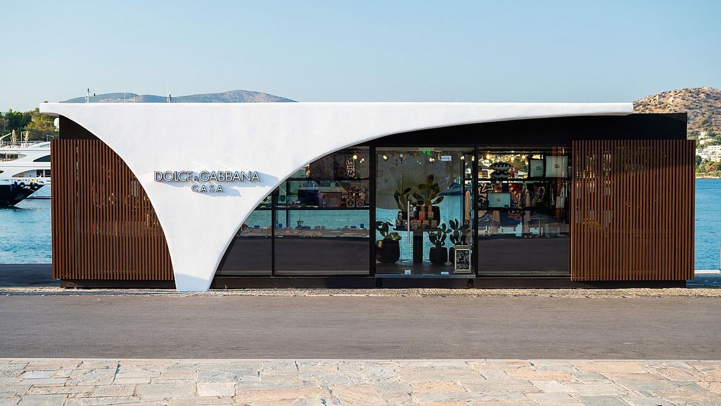 Dolce &amp; Gabbana Casa: &#x397; Astir Marina &#x3B3;&#x3AF;&#x3BD;&#x3B5;&#x3C4;&#x3B1;&#x3B9; &#x3C0;&#x3C1;&#x3BF;&#x3BF;&#x3C1;&#x3B9;&#x3C3;&#x3BC;&#x3CC;&#x3C2; &#x3C5;&#x3C8;&#x3B7;&#x3BB;&#x3AE;&#x3C2; &#x3B1;&#x3B9;&#x3C3;&#x3B8;&#x3B7;&#x3C4;&#x3B9;&#x3BA;&#x3AE;&#x3C2;
