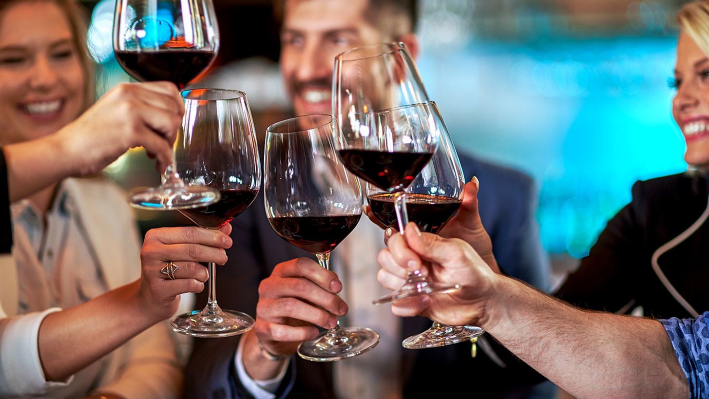 Δύο ποτήρια κρασί πριν τον ύπνο βοηθούν να χάσεις βάρος