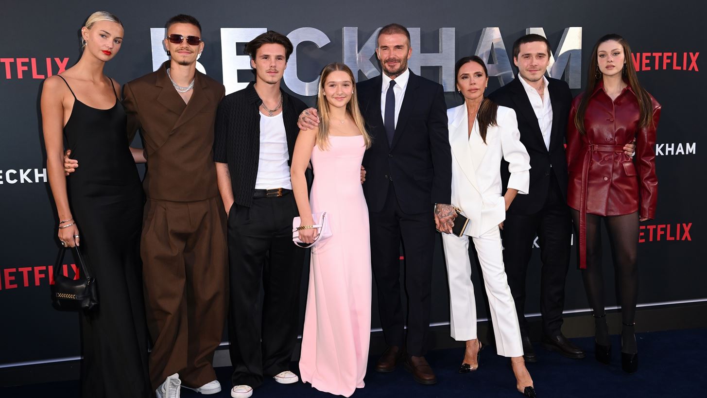 &#x3A0;&#x3C1;&#x3BF;&#x3B2;&#x3BB;&#x3AE;&#x3BC;&#x3B1;&#x3C4;&#x3B1; &#x3C3;&#x3C4;&#x3B7;&#x3BD; &#x3BF;&#x3B9;&#x3BA;&#x3BF;&#x3B3;&#x3AD;&#x3BD;&#x3B5;&#x3B9;&#x3B1; &#x3C4;&#x3BF;&#x3C5; David &#x3BA;&#x3B1;&#x3B9; &#x3C4;&#x3B7;&#x3C2; Victoria Beckham | &#x393;&#x3B9;&#x3B1;&#x3C4;&#x3AF; &#x3B4;&#x3B5;&#x3BD; &#x3BC;&#x3B9;&#x3BB;&#x3BF;&#x3CD;&#x3BD; &#x3C4;&#x3B1; &#x3C0;&#x3B1;&#x3B9;&#x3B4;&#x3B9;&#x3AC; &#x3BC;&#x3B5;&#x3C4;&#x3B1;&#x3BE;&#x3CD; &#x3C4;&#x3BF;&#x3C5;&#x3C2;