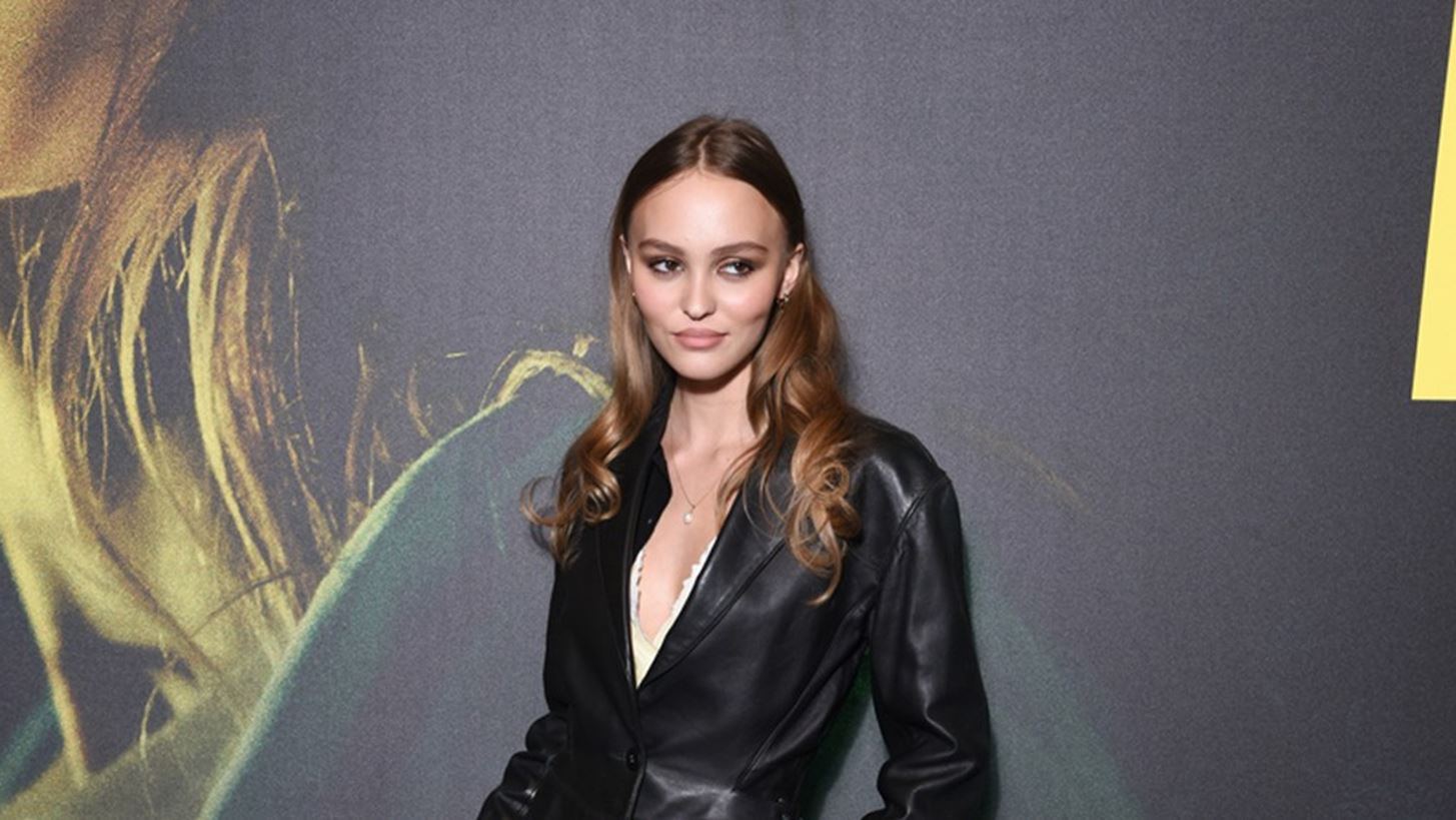 Lily-Rose Depp | H &#x3C3;&#x3C4;&#x3C5;&#x3BB;&#x3AC;&#x3C4;&#x3B7; &#x3B5;&#x3BD;&#x3B1;&#x3BB;&#x3BB;&#x3B1;&#x3BA;&#x3C4;&#x3B9;&#x3BA;&#x3AE; &#x3C4;&#x3BF;&#x3C5; biker jacket