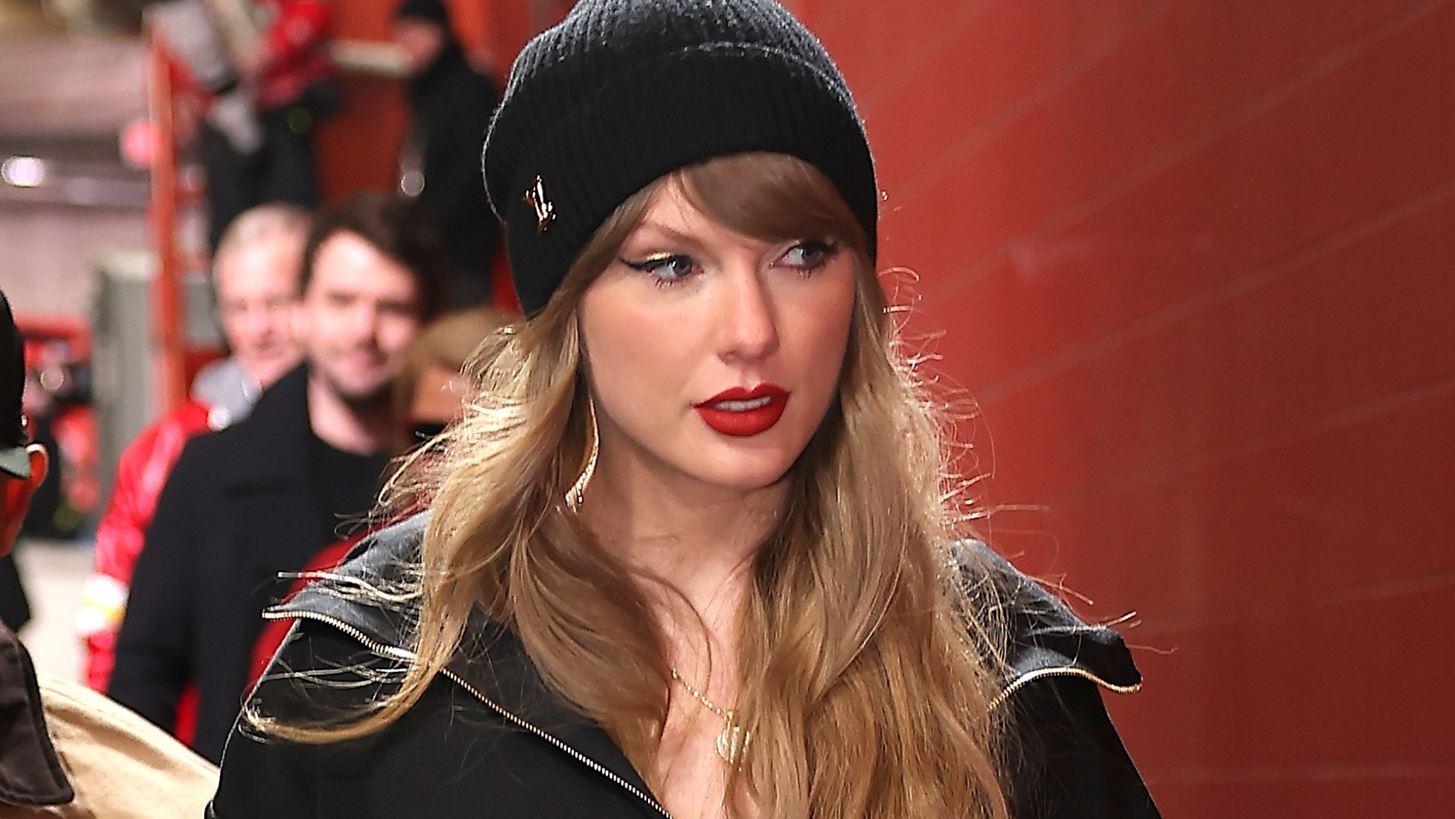 Taylor Swift | &#x39F; &#x3BB;&#x3CC;&#x3B3;&#x3BF;&#x3C2; &#x3C0;&#x3BF;&#x3C5; &#x3C4;&#x3B7;&#x3BD; &#x3B1;&#x3C0;&#x3BF;&#x3B4;&#x3BF;&#x3BA;&#x3AF;&#x3BC;&#x3B1;&#x3C3;&#x3B1;&#x3BD; &#x3C3;&#x3C4;&#x3BF; Super Bowl 2025 &#x3BA;&#x3B1;&#x3B9; &#x3B7; &#x3B1;&#x3BD;&#x3C4;&#x3AF;&#x3B4;&#x3C1;&#x3B1;&#x3C3;&#x3AE; &#x3C4;&#x3B7;&#x3C2;