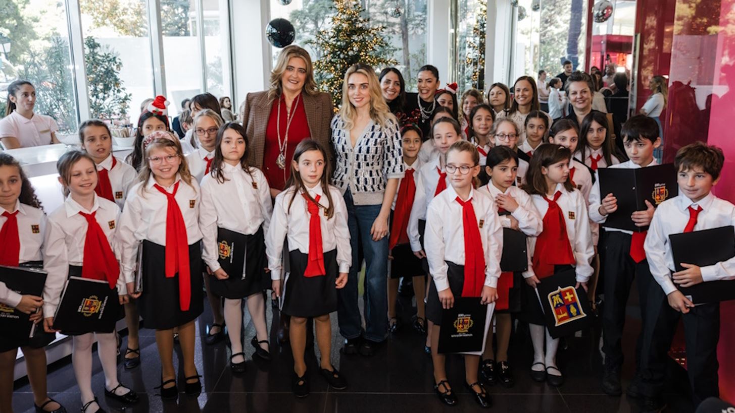 Χριστιάννα Βαρδινογιάννη &amp; Μαριάννα Λαιμού | Με casual στυλ και τζιν στο Christmas Bazaar της ΕΛΠΙΔΑΣ