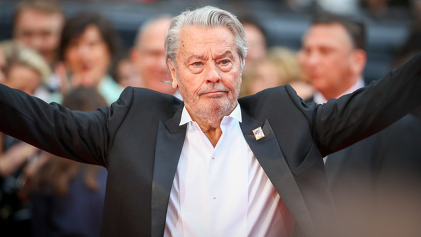 &#x39F; &#x391;lain Delon &#x3B1;&#x3C0;&#x3BF;&#x3C6;&#x3AC;&#x3C3;&#x3B9;&#x3C3;&#x3B5; &#x3BD;&#x3B1; &#x3C0;&#x3B5;&#x3B8;&#x3AC;&#x3BD;&#x3B5;&#x3B9; &#x3BC;&#x3B5; &#x3B5;&#x3C5;&#x3B8;&#x3B1;&#x3BD;&#x3B1;&#x3C3;&#x3AF;&#x3B1;