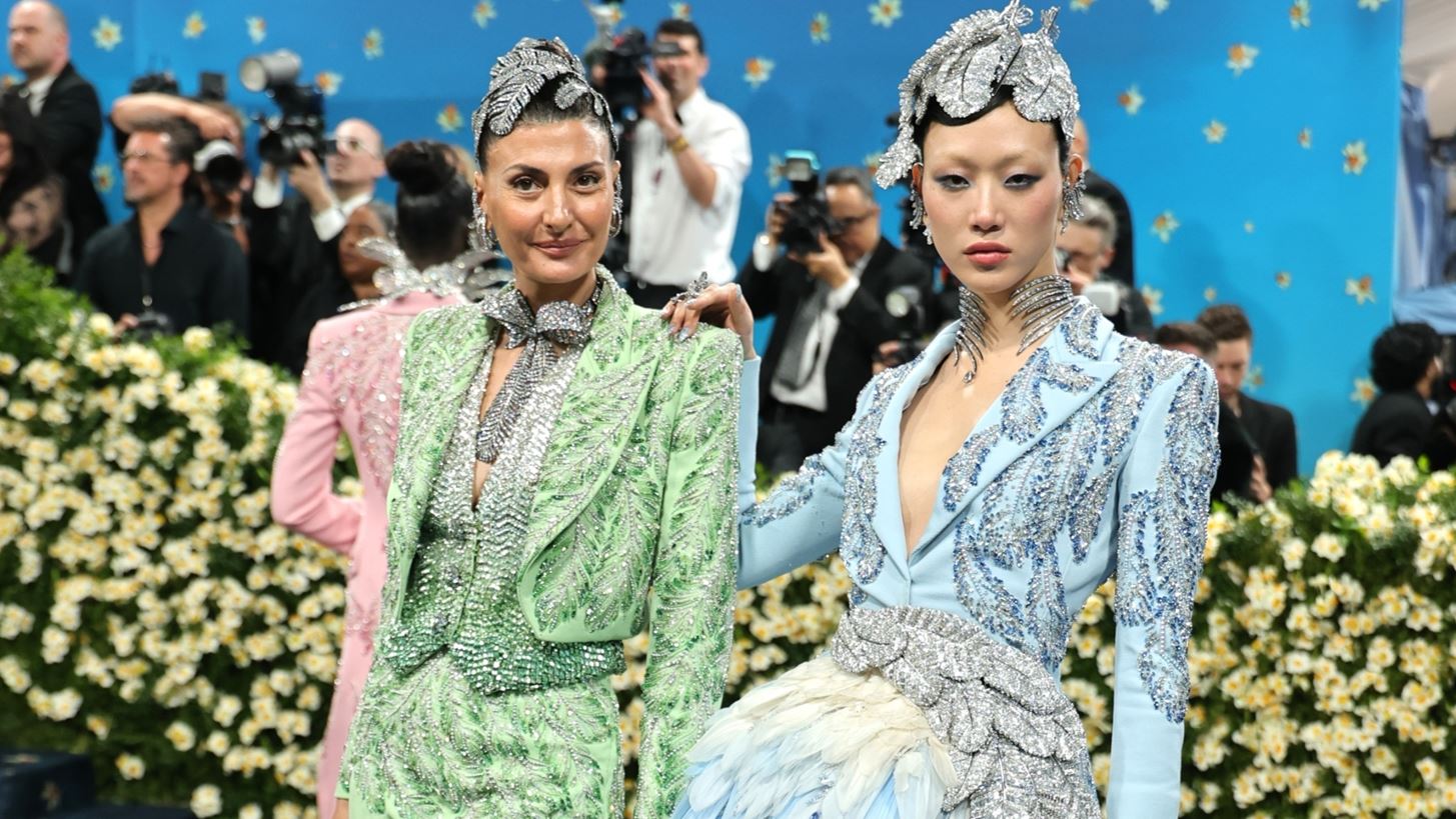 &#x3A4;&#x3B1; &#x3B5;&#x3BD;&#x3C4;&#x3C5;&#x3C0;&#x3C9;&#x3C3;&#x3B9;&#x3B1;&#x3BA;&#x3AC; &#x3BA;&#x3BF;&#x3C3;&#x3BC;&#x3AE;&#x3BC;&#x3B1;&#x3C4;&#x3B1; &#x3B1;&#x3C0;&#x3CC; &#x3C4;&#x3B7;&#x3BD; Swarovski &#x3C0;&#x3BF;&#x3C5; &#x3C6;&#x3CC;&#x3C1;&#x3B5;&#x3C3;&#x3B1;&#x3BD; &#x3BF;&#x3B9; star &#x3C3;&#x3C4;&#x3BF; Met Gala
