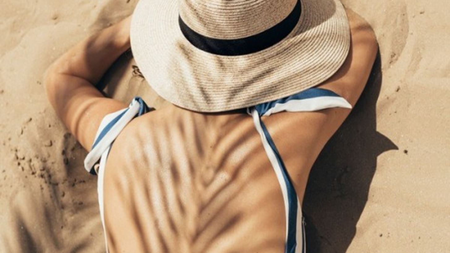 Πώς θα πετύχεις το πιο βαθύ και ασφαλές μαύρισμα