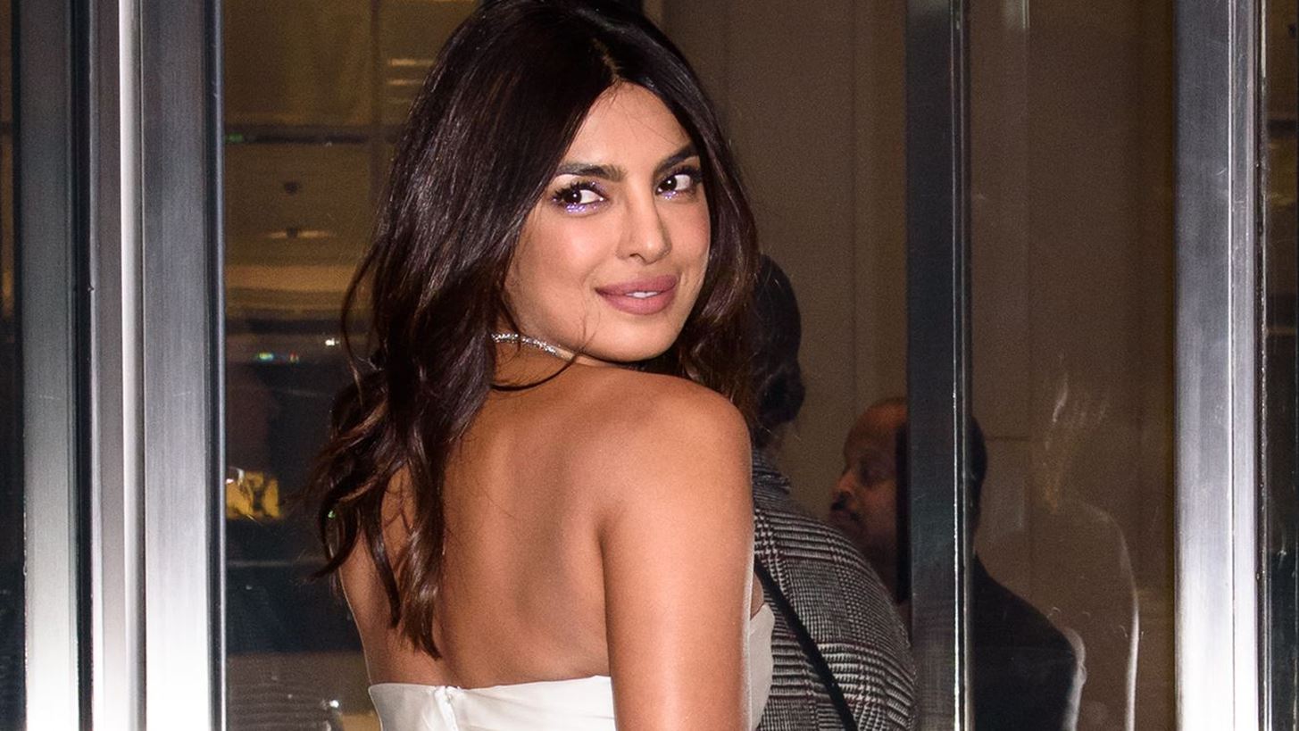 Priyanka Chopra | To pre wedding &#x3C6;&#x3CC;&#x3C1;&#x3B5;&#x3BC;&#x3B1; &#x3C4;&#x3B7;&#x3C2; &#x3AE;&#x3C4;&#x3B1;&#x3BD; &#x3BA;&#x3B1;&#x3BB;&#x3CD;&#x3C4;&#x3B5;&#x3C1;&#x3BF; &#x3BA;&#x3B1;&#x3B9; &#x3B1;&#x3C0;&#x3CC; &#x3BD;&#x3C5;&#x3C6;&#x3B9;&#x3BA;&#x3CC;