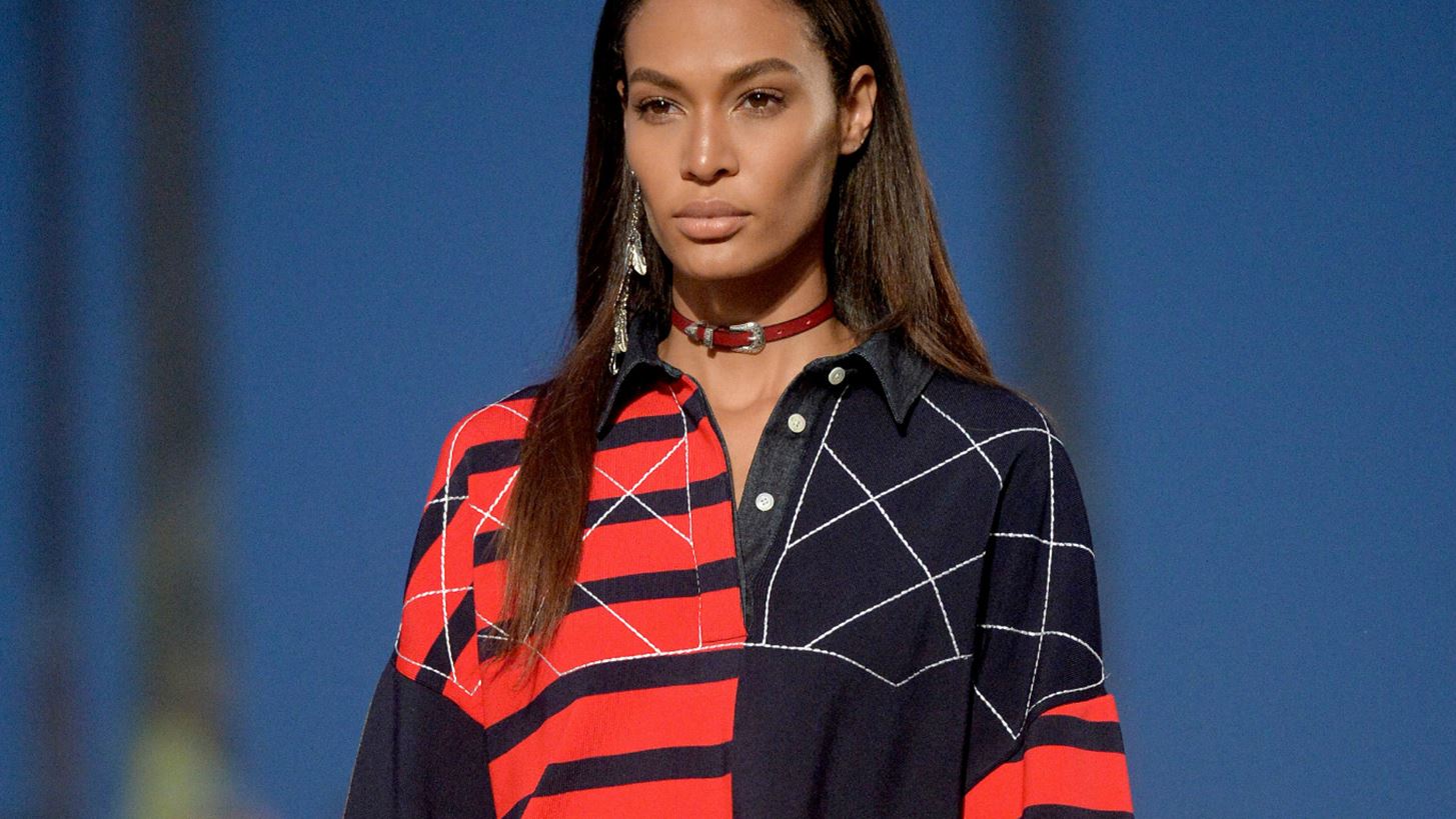 H Joan Smalls &#x3C3;&#x3C7;&#x3B5;&#x3B4;&#x3B9;&#x3AC;&#x3B6;&#x3B5;&#x3B9; &#x3C4;&#x3B7;&#x3BD; &#x3C0;&#x3C1;&#x3CE;&#x3C4;&#x3B7; &#x3C4;&#x3B7;&#x3C2; &#x3C3;&#x3C5;&#x3BB;&#x3BB;&#x3BF;&#x3B3;&#x3AE; &#x3BC;&#x3B1;&#x3B3;&#x3B9;&#x3CC; &#x3BA;&#x3B1;&#x3B9; &#x3B5;&#x3C3;&#x3C9;&#x3C1;&#x3BF;&#x3CD;&#x3C7;&#x3C9;&#x3BD;