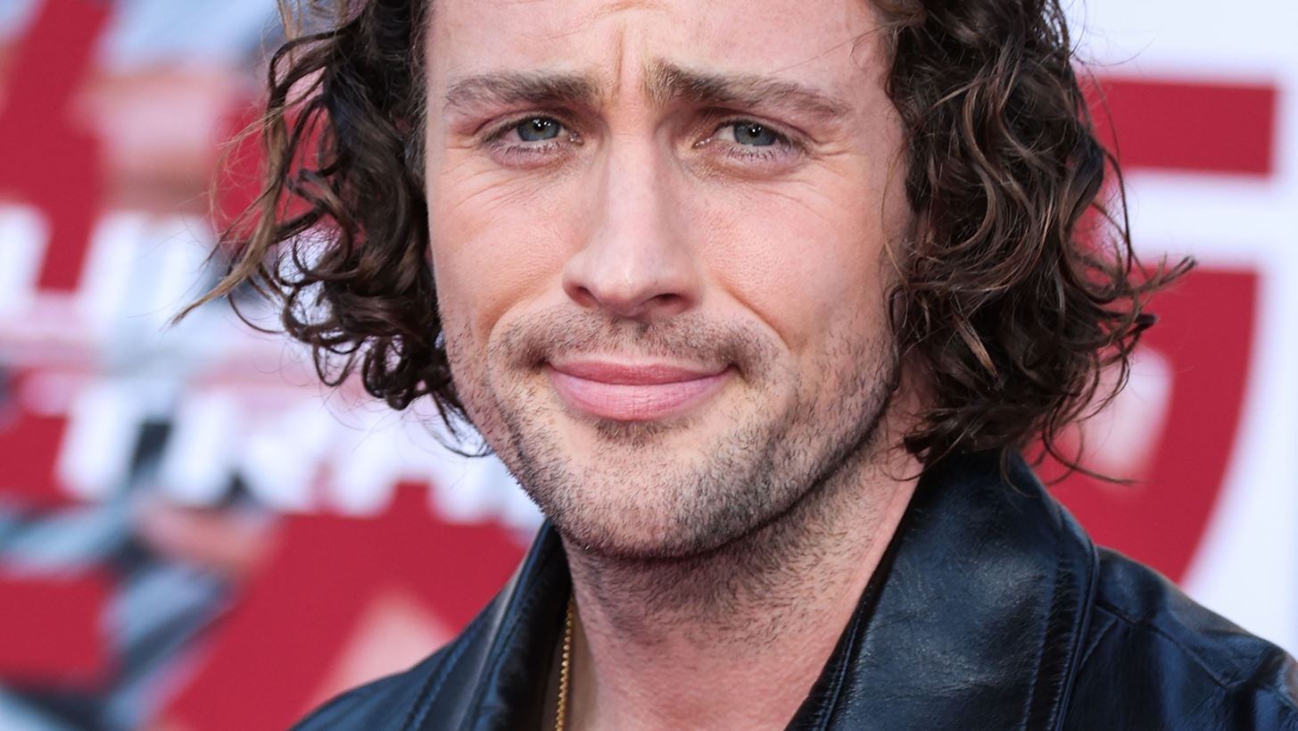 Aaron Taylor-Johnson | &#x38C;&#x3C3;&#x3B1; &#x3C0;&#x3C1;&#x3AD;&#x3C0;&#x3B5;&#x3B9; &#x3BD;&#x3B1; &#x3BE;&#x3AD;&#x3C1;&#x3B5;&#x3B9;&#x3C2; &#x3B3;&#x3B9;&#x3B1; &#x3C4;&#x3BF;&#x3BD; &#x3B7;&#x3B8;&#x3BF;&#x3C0;&#x3BF;&#x3B9;&#x3CC; &#x3C0;&#x3BF;&#x3C5; &#x3B8;&#x3B5;&#x3C9;&#x3C1;&#x3B5;&#x3AF;&#x3C4;&#x3B1;&#x3B9; &#x3C6;&#x3B1;&#x3B2;&#x3BF;&#x3C1;&#x3AF; &#x3B3;&#x3B9;&#x3B1; &#x3C4;&#x3BF;&#x3BD; &#x3C1;&#x3CC;&#x3BB;&#x3BF; &#x3C4;&#x3BF;&#x3C5; James Bond