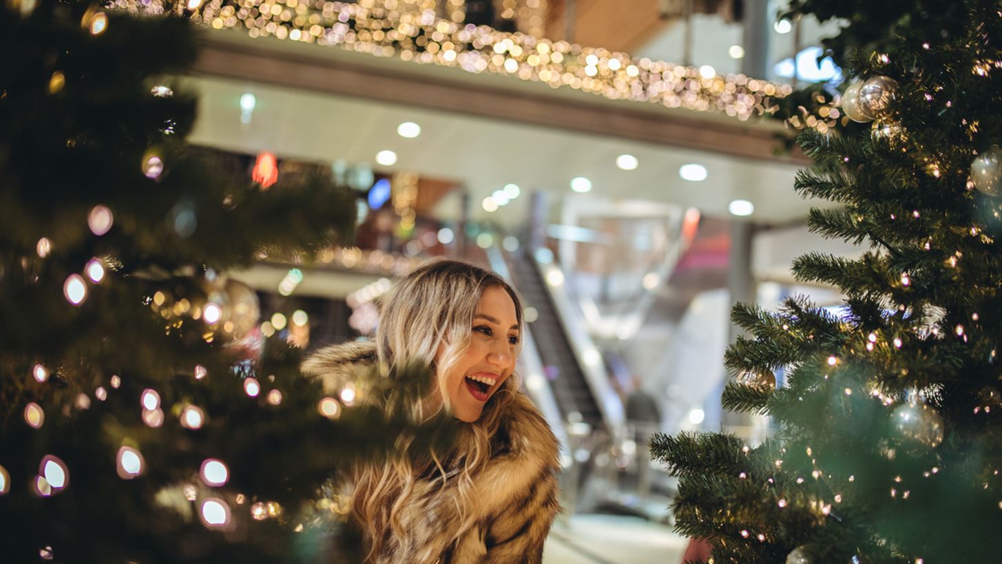 92.3 &#x39B;&#x3AC;&#x3BC;&#x3C8;&#x3B7;: Christmas Live Stage &#x3C3;&#x3C4;&#x3BF; Athens Metro Mall &#x3BC;&#x3B5; &#x3C4;&#x3BF;&#x3BD; &#x3A0;&#x3AD;&#x3C4;&#x3C1;&#x3BF; &#x399;&#x3B1;&#x3BA;&#x3C9;&#x3B2;&#x3AF;&#x3B4;&#x3B7;