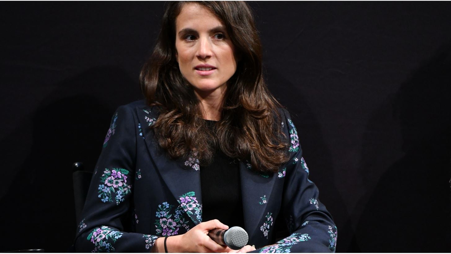 Tatiana Schlossberg | H &#x3B5;&#x3B3;&#x3B3;&#x3BF;&#x3BD;&#x3AE; &#x3C4;&#x3B7;&#x3C2; Jackie Kennedy &#x3B4;&#x3AF;&#x3BD;&#x3B5;&#x3B9; &#x3BC;&#x3AC;&#x3C7;&#x3B7; &#x3BC;&#x3B5; &#x3C4;&#x3B7; &#x3BB;&#x3B5;&#x3C5;&#x3C7;&#x3B1;&#x3B9;&#x3BC;&#x3AF;&#x3B1;