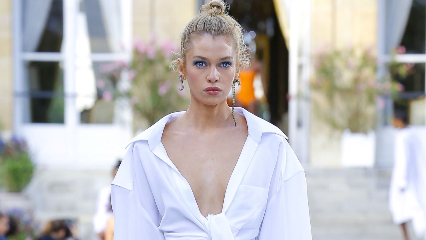 Island Chic | 10 &#x3BA;&#x3BF;&#x3BC;&#x3C8;&#x3BF;&#x3AF; &#x3C4;&#x3C1;&#x3CC;&#x3C0;&#x3BF;&#x3B9; &#x3B3;&#x3B9;&#x3B1; &#x3BD;&#x3B1; &#x3C6;&#x3BF;&#x3C1;&#x3AD;&#x3C3;&#x3B5;&#x3B9;&#x3C2; &#x3C4;&#x3BF; &#x3BB;&#x3B5;&#x3C5;&#x3BA;&#x3CC; &#x3C3;&#x3C4;&#x3B9;&#x3C2; &#x3B4;&#x3B9;&#x3B1;&#x3BA;&#x3BF;&#x3C0;&#x3AD;&#x3C2;