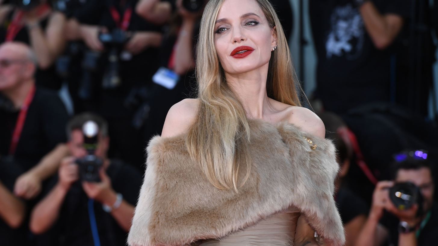 &#x3A4;&#x3BF; 81&#x3BF; &#x3A6;&#x3B5;&#x3C3;&#x3C4;&#x3B9;&#x3B2;&#x3AC;&#x3BB; &#x392;&#x3B5;&#x3BD;&#x3B5;&#x3C4;&#x3AF;&#x3B1;&#x3C2; &#x3C5;&#x3C0;&#x3BF;&#x3BA;&#x3BB;&#x3AF;&#x3BD;&#x3B5;&#x3C4;&#x3B1;&#x3B9; &#x3C3;&#x3C4;&#x3B7;&#x3BD; Angelina Jolie