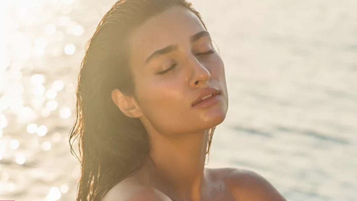Safe in the sun | &#x391;&#x3C5;&#x3C4;&#x3CC; &#x3C4;&#x3BF; &#x3B1;&#x3BD;&#x3C4;&#x3B7;&#x3BB;&#x3B9;&#x3B1;&#x3BA;&#x3CC; &#x3B8;&#x3B1; &#x3C3;&#x3BF;&#x3C5; &#x3C7;&#x3B1;&#x3C1;&#x3AF;&#x3C3;&#x3B5;&#x3B9; &#x3C0;&#x3C1;&#x3BF;&#x3C3;&#x3C4;&#x3B1;&#x3C3;&#x3AF;&#x3B1; &#x3B1;&#x3BB;&#x3BB;&#x3AC; &#x3BA;&#x3B1;&#x3B9; &#x3B5;&#x3BD;&#x3C5;&#x3B4;&#x3AC;&#x3C4;&#x3C9;&#x3C3;&#x3B7;
