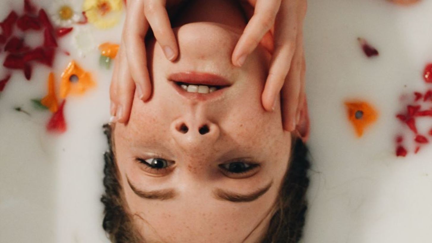 Φυσικό αγχολυτικό: Αυτή η βραδινή συνήθεια σε χαλαρώνει περισσότερο και από την αεροβική άσκηση