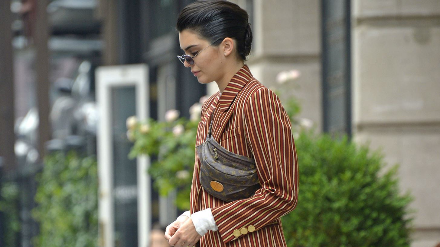 Kendall Jenner: &#x3A5;&#x3B9;&#x3BF;&#x3B8;&#x3B5;&#x3C4;&#x3B5;&#x3AF; &#x3C4;&#x3B7; &#x3C3;&#x3CD;&#x3B3;&#x3C7;&#x3C1;&#x3BF;&#x3BD;&#x3B7; &#x3B5;&#x3BA;&#x3B4;&#x3BF;&#x3C7;&#x3AE; &#x3C4;&#x3BF;&#x3C5; &#x3BA;&#x3BF;&#x3C5;&#x3C3;&#x3C4;&#x3BF;&#x3C5;&#x3BC;&#x3B9;&#x3BF;&#x3CD; &#x3BA;&#x3B1;&#x3B9; &#x3B4;&#x3B9;&#x3B4;&#x3AC;&#x3C3;&#x3BA;&#x3B5;&#x3B9; &#x3C3;&#x3C4;&#x3C5;&#x3BB;