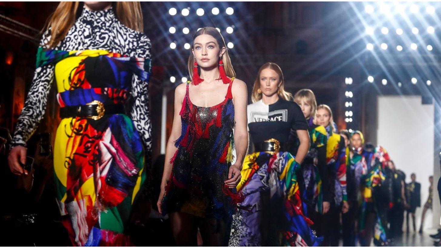 Versace, Marni, Giorgio Armani Fall Winter 2018 | &#x38C;&#x3BB;&#x3B1; &#x3CC;&#x3C3;&#x3B1; &#x3B5;&#x3AF;&#x3B4;&#x3B1;&#x3BC;&#x3B5; &#x3C3;&#x3C4;&#x3B7;&#x3BD; &#x395;&#x3B2;&#x3B4;&#x3BF;&#x3BC;&#x3AC;&#x3B4;&#x3B1; &#x39C;&#x3CC;&#x3B4;&#x3B1;&#x3C2; &#x3C4;&#x3BF;&#x3C5; &#x39C;&#x3B9;&#x3BB;&#x3AC;&#x3BD;&#x3BF;&#x3C5;
