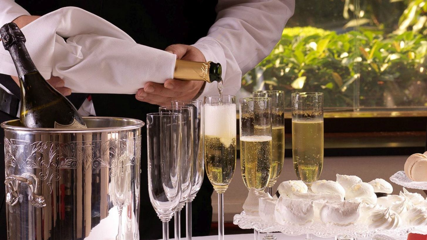 Couples in love | &#x392;&#x3C1;&#x3AE;&#x3BA;&#x3B1;&#x3BC;&#x3B5; &#x3C4;&#x3BF;&#x3BD; &#x3C0;&#x3B9;&#x3BF; &#x3C1;&#x3BF;&#x3BC;&#x3B1;&#x3BD;&#x3C4;&#x3B9;&#x3BA;&#x3CC; &#x3C0;&#x3C1;&#x3BF;&#x3BF;&#x3C1;&#x3B9;&#x3C3;&#x3BC;&#x3CC; &#x3B3;&#x3B9;&#x3B1; &#x3C4;&#x3BF;&#x3C5; &#x391;&#x3B3;&#x3AF;&#x3BF;&#x3C5; &#x392;&#x3B1;&#x3BB;&#x3B5;&#x3BD;&#x3C4;&#x3AF;&#x3BD;&#x3BF;&#x3C5;