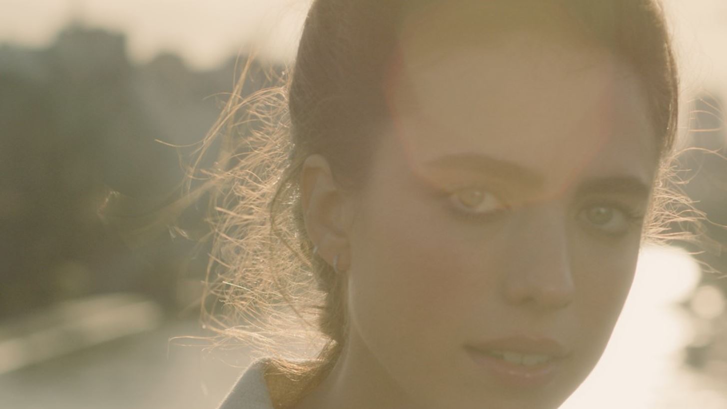 &#x397; Margaret Qualley &#x3C0;&#x3C1;&#x3C9;&#x3C4;&#x3B1;&#x3B3;&#x3C9;&#x3BD;&#x3B9;&#x3C3;&#x3C4;&#x3B5;&#x3AF; &#x3C3;&#x3B5; &#x3AD;&#x3BD;&#x3B1; short film &#x3B3;&#x3B9;&#x3B1; &#x3C4;&#x3B7; F/W20-21 &#x3C3;&#x3C5;&#x3BB;&#x3BB;&#x3BF;&#x3B3;&#x3AE; &#x3C4;&#x3BF;&#x3C5; &#x3BF;&#x3AF;&#x3BA;&#x3BF;&#x3C5; Chanel