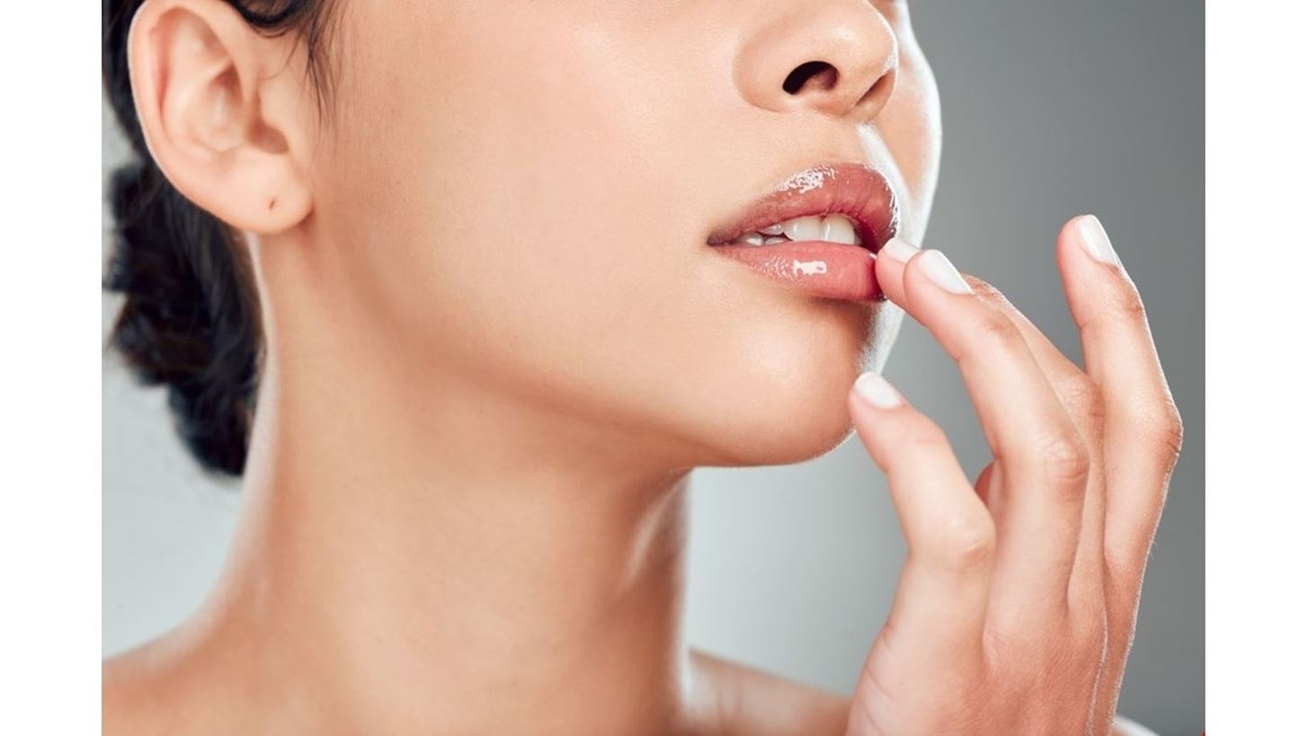 To καλύτερο lip gloss που κολακεύει και φωτίζει τα χείλη