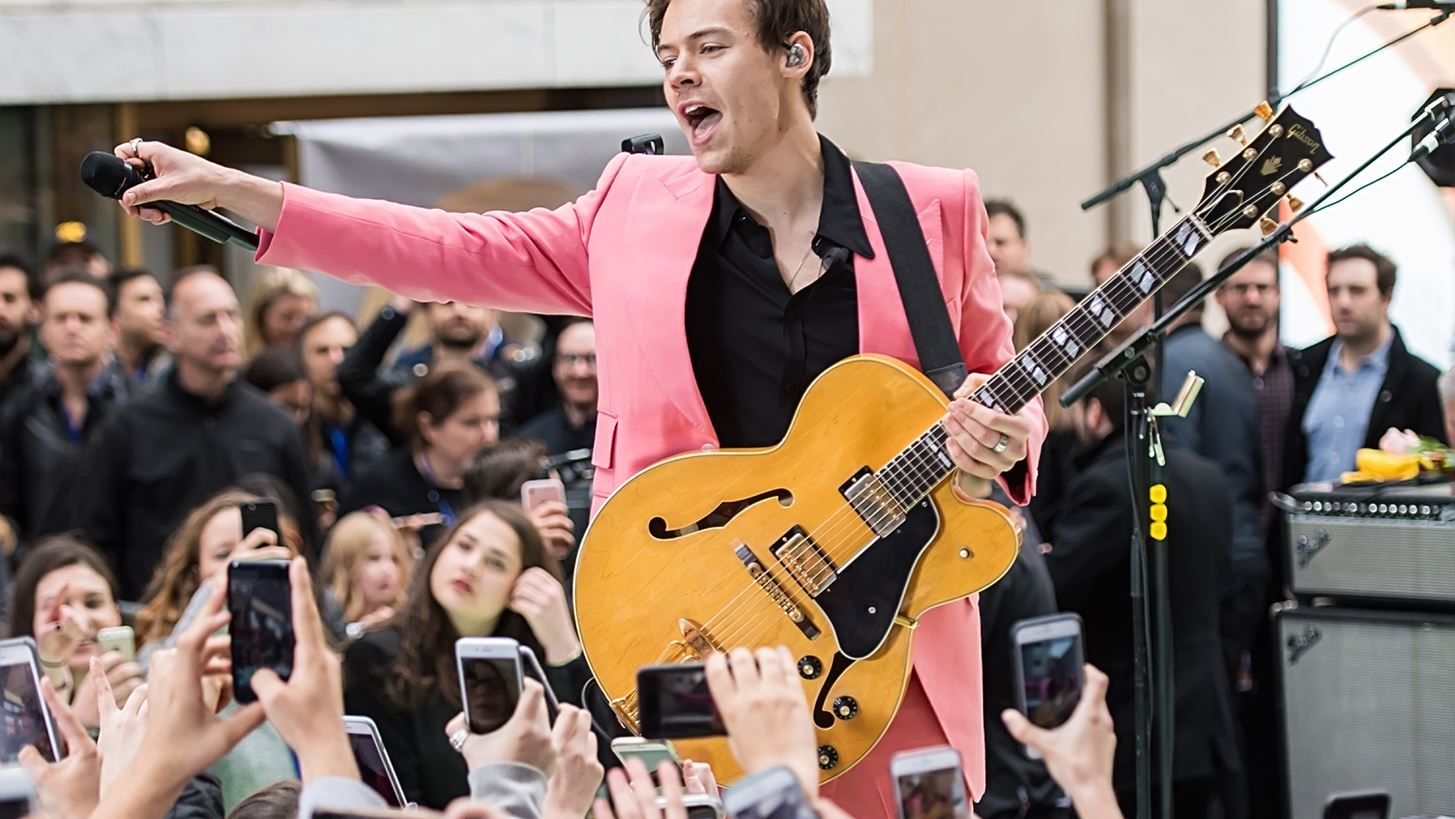 Harry Styles | &#x395;&#x3AF;&#x3BD;&#x3B1;&#x3B9; &#x3BE;&#x3B1;&#x3BD;&#x3AC; &#x3B6;&#x3B5;&#x3C5;&#x3B3;&#x3AC;&#x3C1;&#x3B9; &#x3BC;&#x3B5; &#x3C4;&#x3B7;&#x3BD; Kendall Jenner;