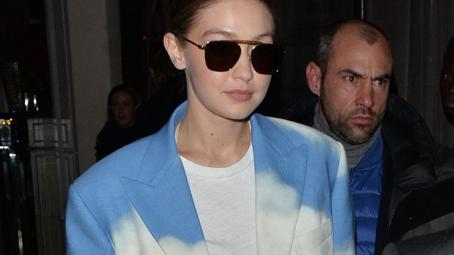 Gigi Hadid | &#x397; &#x3C6;&#x3C9;&#x3C4;&#x3BF;&#x3B3;&#x3C1;&#x3B1;&#x3C6;&#x3AF;&#x3B1; &#x3B1;&#x3C0;&#x3CC; &#x3C4;&#x3BF; &#x3C4;&#x3B1;&#x3BE;&#x3AF;&#x3B4;&#x3B9; &#x3BC;&#x3B5; &#x3C4;&#x3B7;&#x3BD; &#x3BA;&#x3CC;&#x3C1;&#x3B7; &#x3C4;&#x3B7;&#x3C2; &#x3C3;&#x3B5; &#x3C6;&#x3AC;&#x3C1;&#x3BC;&#x3B1;