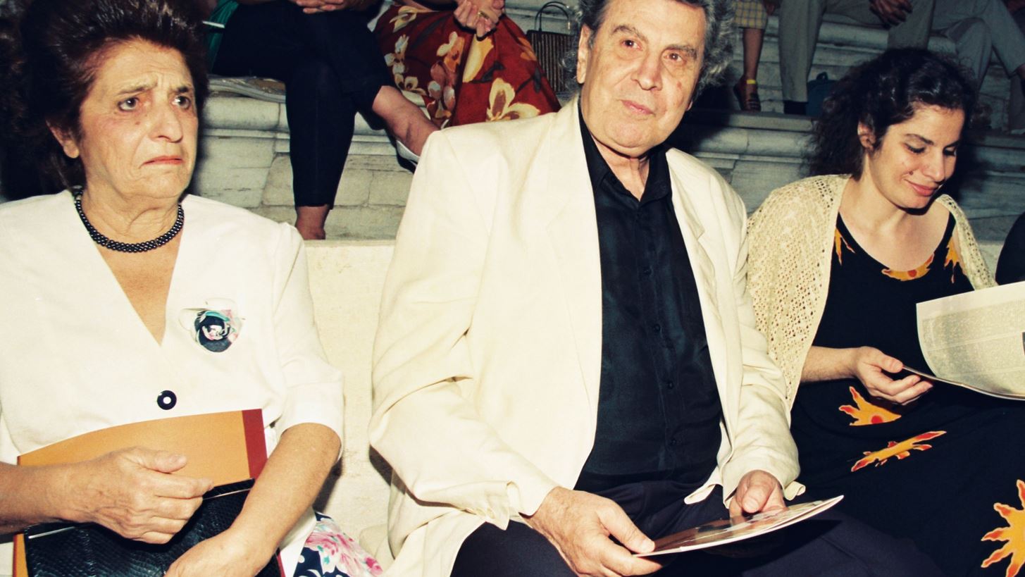 &#x39C;&#x3C5;&#x3C1;&#x3C4;&#x3CE; &#x391;&#x3BB;&#x3C4;&#x3AF;&#x3BD;&#x3BF;&#x3B3;&#x3BB;&#x3BF;&#x3C5; | &#x397; &#x3B3;&#x3B9;&#x3B1;&#x3C4;&#x3C1;&#x3CC;&#x3C2; &#x3BC;&#x3B5; &#x3C4;&#x3BF; &#x3B3;&#x3BB;&#x3C5;&#x3BA;&#x3CC; &#x3C7;&#x3B1;&#x3BC;&#x3CC;&#x3B3;&#x3B5;&#x3BB;&#x3BF; &#x3BA;&#x3B1;&#x3B9; &#x3C4;&#x3B1; &#x3C0;&#x3B1;&#x3B9;&#x3B4;&#x3B9;&#x3AC;&#x3C3;&#x3C4;&#x3B9;&#x3BA;&#x3B1; &#x3BC;&#x3AC;&#x3C4;&#x3B9;&#x3B1; &#x3C0;&#x3BF;&#x3C5; &#x3BB;&#x3AC;&#x3C4;&#x3C1;&#x3B5;&#x3C8;&#x3B5; &#x3BF; &#x39C;&#x3AF;&#x3BA;&#x3B7;&#x3C2; &#x398;&#x3B5;&#x3BF;&#x3B4;&#x3C9;&#x3C1;&#x3AC;&#x3BA;&#x3B7;&#x3C2;