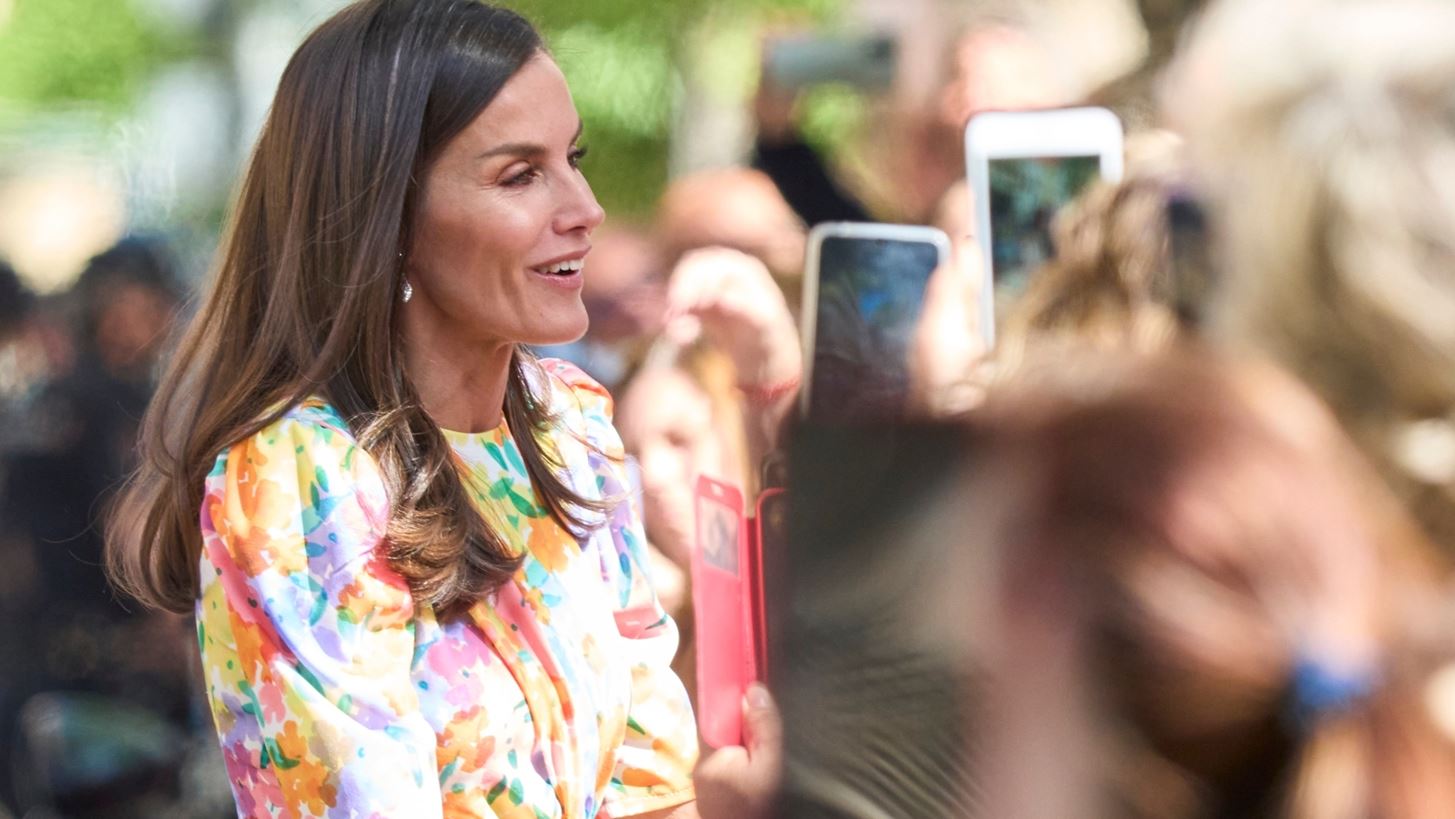 &#x397; &#x3B2;&#x3B1;&#x3C3;&#x3AF;&#x3BB;&#x3B9;&#x3C3;&#x3C3;&#x3B1; Letizia &#x3C6;&#x3CC;&#x3C1;&#x3B5;&#x3C3;&#x3B5; &#x3C4;&#x3BF; &#x3BB;&#x3B5;&#x3C5;&#x3BA;&#x3CC; &#x3C0;&#x3B1;&#x3BD;&#x3C4;&#x3B5;&#x3BB;&#x3CC;&#x3BD;&#x3B9; &#x3BC;&#x3B5; &#x3C4;&#x3BF;&#x3BD; &#x3C0;&#x3B9;&#x3BF; chic &#x3C4;&#x3C1;&#x3CC;&#x3C0;&#x3BF;