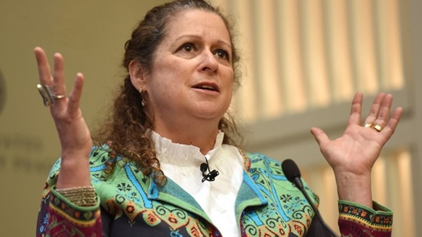 Abigail Disney | &#x397; &#x3B4;&#x3B9;&#x3C3;&#x3B5;&#x3BA;&#x3B1;&#x3C4;&#x3BF;&#x3BC;&#x3BC;&#x3C5;&#x3C1;&#x3B9;&#x3BF;&#x3CD;&#x3C7;&#x3BF;&#x3C2; &#x3BA;&#x3BB;&#x3B7;&#x3C1;&#x3BF;&#x3BD;&#x3CC;&#x3BC;&#x3BF;&#x3C2; &#x3C0;&#x3BF;&#x3C5; &#x3BC;&#x3AC;&#x3C7;&#x3B5;&#x3C4;&#x3B1;&#x3B9; &#x3C4;&#x3BF;&#x3BD; &#x3BA;&#x3B1;&#x3C0;&#x3B9;&#x3C4;&#x3B1;&#x3BB;&#x3B9;&#x3C3;&#x3BC;&#x3CC; &#x3B8;&#x3B5;&#x3C9;&#x3C1;&#x3B5;&#x3AF; &#x3C4;&#x3BF;&#x3C5;&#x3C2; &#x3C0;&#x3BB;&#x3BF;&#x3CD;&#x3C3;&#x3B9;&#x3BF;&#x3C5;&#x3C2; &#x3B4;&#x3C5;&#x3C3;&#x3C4;&#x3C5;&#x3C7;&#x3B9;&#x3C3;&#x3BC;&#x3AD;&#x3BD;&#x3BF;&#x3C5;&#x3C2;