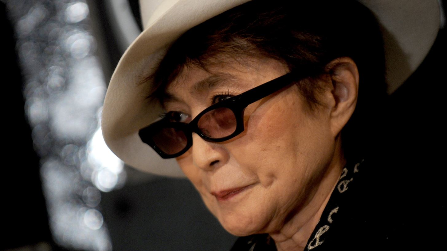 Yoko Ono | &#x391;&#x3C0;&#x3BF;&#x3BA;&#x3B1;&#x3BB;&#x3CD;&#x3C0;&#x3C4;&#x3B5;&#x3B9; &#x3C4;&#x3BF; &#x3BC;&#x3C5;&#x3C3;&#x3C4;&#x3B9;&#x3BA;&#x3CC; &#x3C0;&#x3BF;&#x3C5; &#x3C4;&#x3B7;&#x3BD; &#x3B2;&#x3BF;&#x3B7;&#x3B8;&#x3AC;&#x3B5;&#x3B9; &#x3BD;&#x3B1; &#x3BC;&#x3B5;&#x3AF;&#x3BD;&#x3B5;&#x3B9; &#x3BC;&#x3B1;&#x3BA;&#x3C1;&#x3B9;&#x3AC; &#x3B1;&#x3C0;&#x3CC; &#x3C4;&#x3B7;&#x3BD; &#x3BA;&#x3B1;&#x3C4;&#x3AC;&#x3B8;&#x3BB;&#x3B9;&#x3C8;&#x3B7;