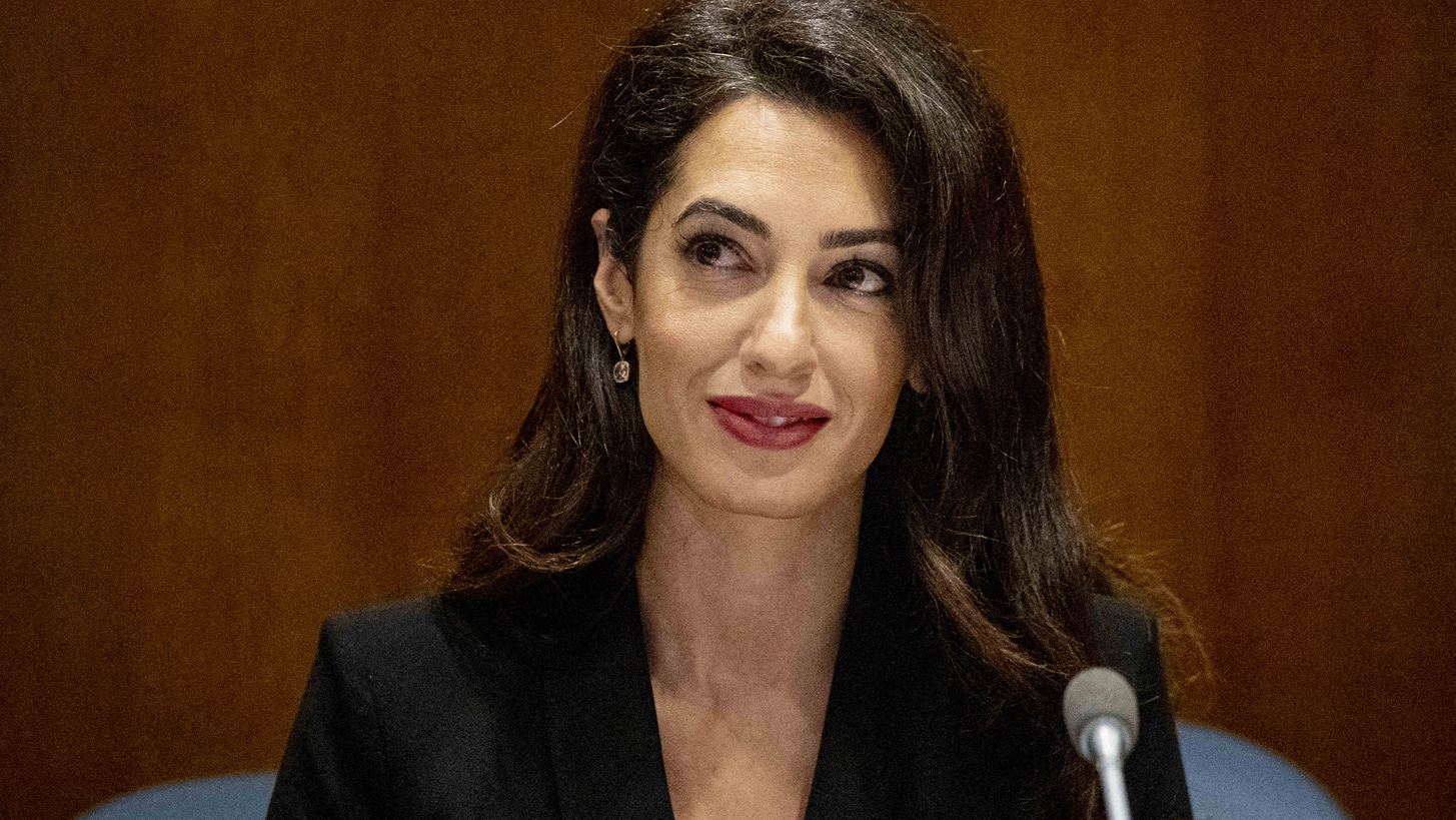 Amal Clooney | &#x397; &#x3B5;&#x3BC;&#x3C6;&#x3AC;&#x3BD;&#x3B9;&#x3C3;&#x3AE; &#x3C4;&#x3B7;&#x3C2; &#x3BC;&#x3B5; &#x3C0;&#x3B1;&#x3BB;&#x3C4;&#x3CC; &#x3C0;&#x3BF;&#x3C5; &#x3B8;&#x3B1; &#x3B5;&#x3BD;&#x3AD;&#x3BA;&#x3C1;&#x3B9;&#x3BD;&#x3B5; &#x3BA;&#x3B1;&#x3B9; &#x3B7; Jackie Kennedy