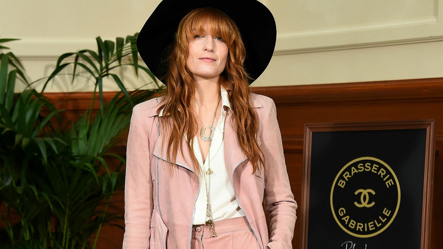 Florence Welch: H &#x3C3;&#x3C5;&#x3B3;&#x3BA;&#x3B9;&#x3BD;&#x3B7;&#x3C4;&#x3B9;&#x3BA;&#x3AE; &#x3BA;&#x3AF;&#x3BD;&#x3B7;&#x3C3;&#x3B7; &#x3C4;&#x3B7;&#x3C2; &#x3C0;&#x3C1;&#x3BF;&#x3C2; &#x3BC;&#x3AF;&#x3B1; &#x3B8;&#x3B1;&#x3C5;&#x3BC;&#x3AC;&#x3C3;&#x3C4;&#x3C1;&#x3B9;&#x3B1; &#x3C4;&#x3B7;&#x3C2;