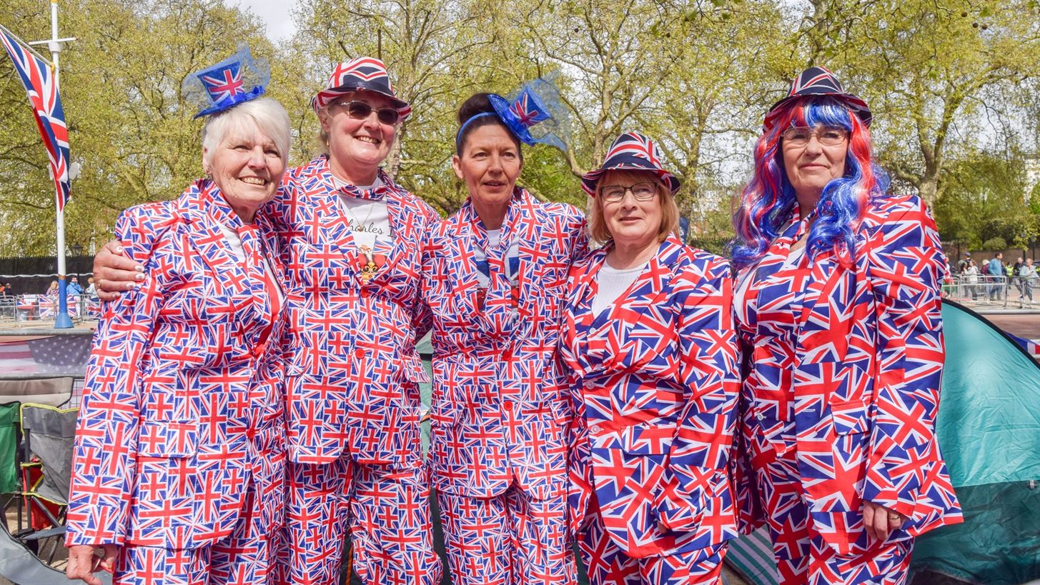 The Big Lunch: &#x3AD;&#x3C4;&#x3C3;&#x3B9; &#x3B3;&#x3B9;&#x3CC;&#x3C1;&#x3C4;&#x3B1;&#x3C3;&#x3B5; &#x3BF; &#x3BB;&#x3B1;&#x3CC;&#x3C2; &#x3C3;&#x3C4;&#x3B7; &#x39C;. &#x392;&#x3C1;&#x3B5;&#x3C4;&#x3B1;&#x3BD;&#x3AF;&#x3B1; &#x3C4;&#x3B7; &#x3C3;&#x3C4;&#x3AD;&#x3C8;&#x3B7; &#x3C4;&#x3BF;&#x3C5; &#x3B2;&#x3B1;&#x3C3;&#x3B9;&#x3BB;&#x3B9;&#x3AC; &#x39A;&#x3B1;&#x3C1;&#x3CC;&#x3BB;&#x3BF;&#x3C5;