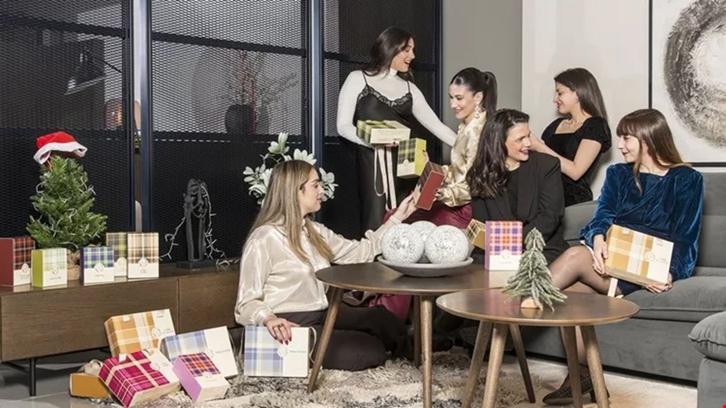 Wear the Joy Of Nature | &#x3A4;&#x3BF; secret Santa &#x3C4;&#x3C9;&#x3BD; Miss Bloomers &#x3CC;&#x3C1;&#x3B9;&#x3C3;&#x3B1;&#x3BD; &#x3C4;&#x3B1; &#x3C0;&#x3B9;&#x3BF; &#x3B5;&#x3BD;&#x3C4;&#x3C5;&#x3C0;&#x3C9;&#x3C3;&#x3B9;&#x3B1;&#x3BA;&#x3AC; body care gift sets