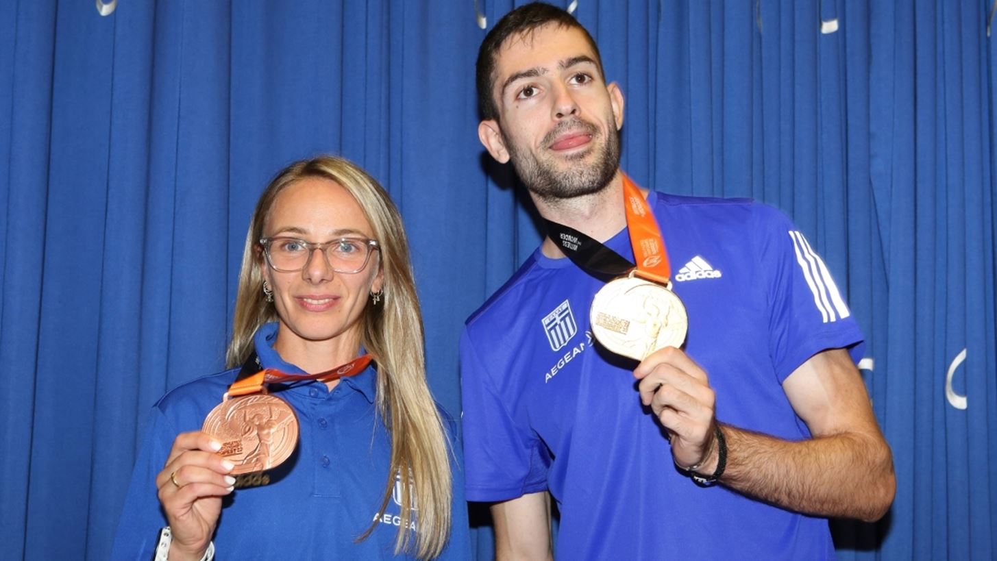 Μίλτος Τεντόγλου - Αντιγόνη Ντρισμπιώτη | Επέστρεψαν στην Ελλάδα και αποθεώθηκαν