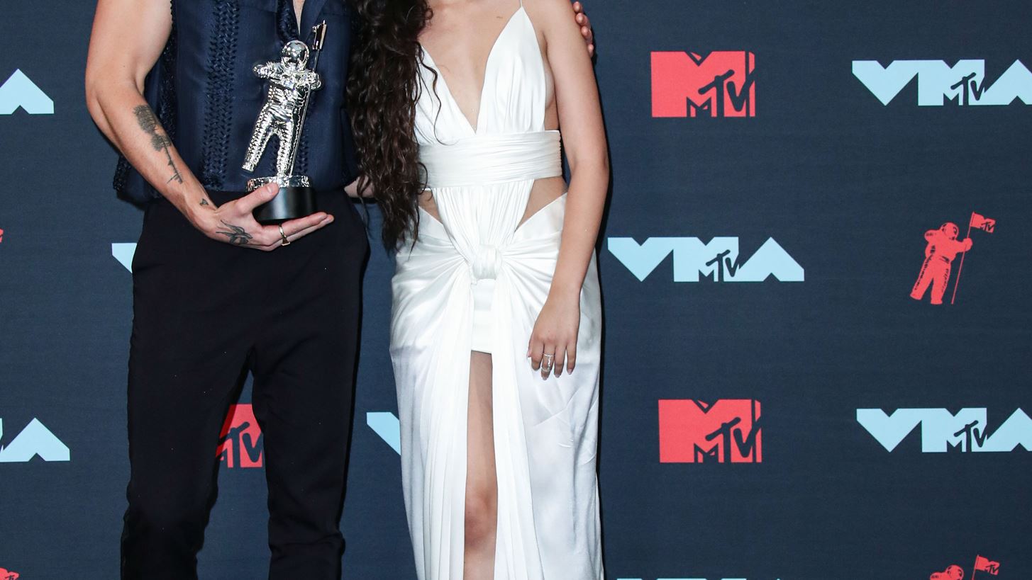 &#x397; &#x3C6;&#x3B9;&#x3BB;&#x3B9;&#x3BA;&#x3AE; &#x3B2;&#x3CC;&#x3BB;&#x3C4;&#x3B1; &#x3C4;&#x3B7;&#x3C2; Camila Cabello &#x3BC;&#x3B5; &#x3C4;&#x3BF;&#x3BD; &#x3C0;&#x3C1;&#x3CE;&#x3B7;&#x3BD; &#x3C3;&#x3CD;&#x3BD;&#x3C4;&#x3C1;&#x3BF;&#x3C6;&#x3CC; &#x3C4;&#x3B7;&#x3C2;, Shawn Mendes