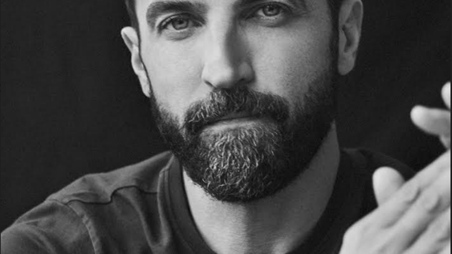 O Nicolas Ghesqui&#xE8;re &#x3B1;&#x3BD;&#x3B1;&#x3BD;&#x3AD;&#x3C9;&#x3C3;&#x3B5; &#x3C4;&#x3BF; &#x3C3;&#x3C5;&#x3BC;&#x3B2;&#x3CC;&#x3BB;&#x3B1;&#x3B9;&#x3CC; &#x3C4;&#x3BF;&#x3C5; &#x3BC;&#x3B5; &#x3C4;&#x3BF;&#x3BD; &#x3BF;&#x3AF;&#x3BA;&#x3BF; Louis Vuitton