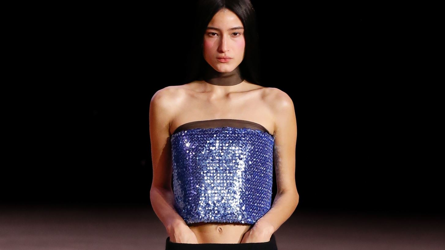 Όταν η μνήμη γίνεται μόδα | Η ενδοσκοπική συλλογή του Marc Jacobs για την άνοιξη του 2026